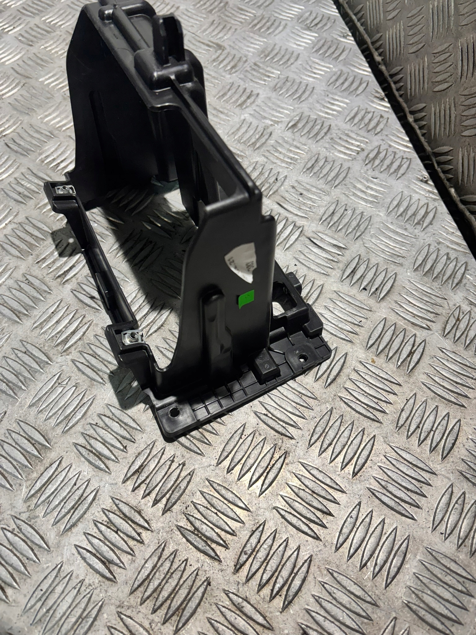 renault EXPRESS II крепление навигации 681329014R