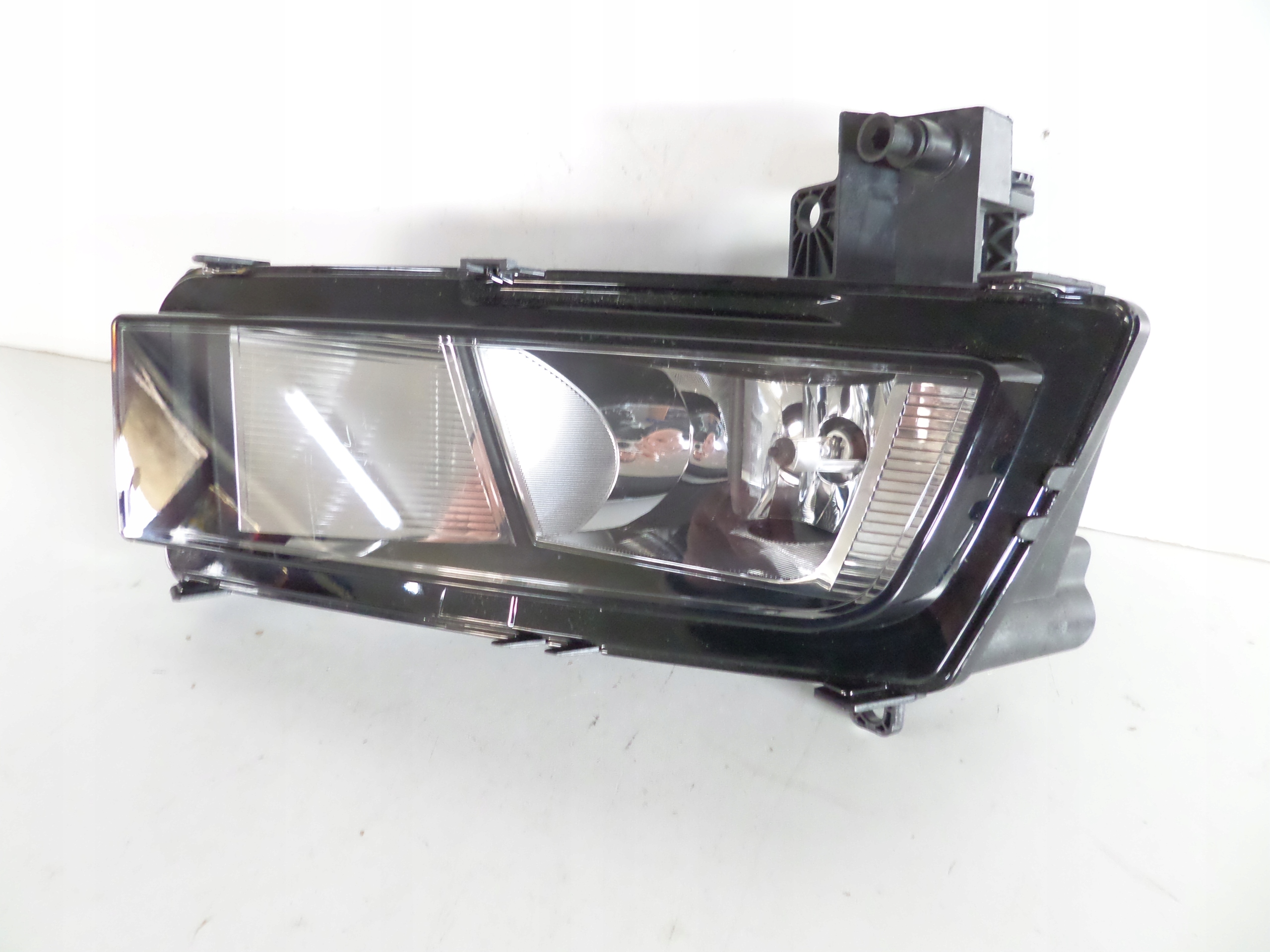 fog light light right VW TOURAN III 15