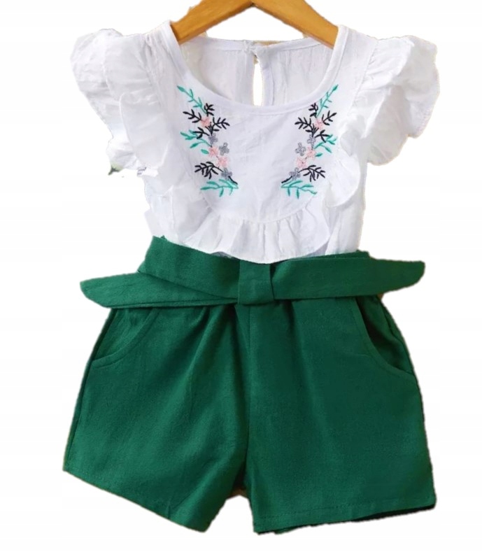 

Komplet 122 biała bluzeczka +zielone spodenki