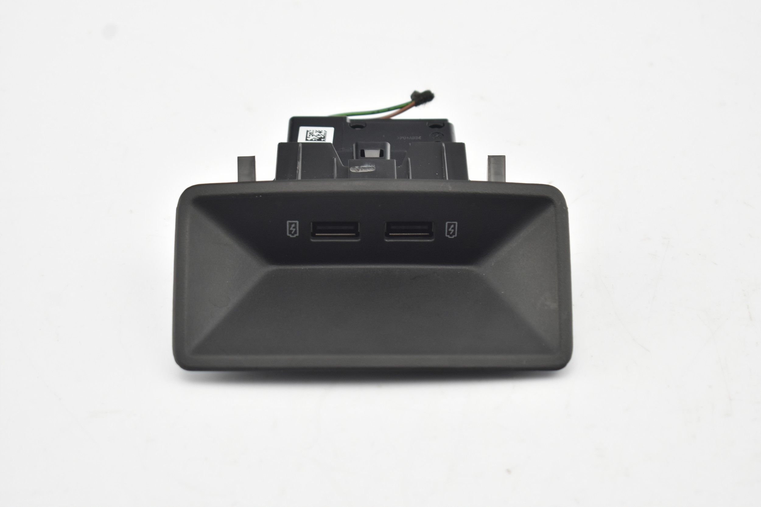 ГНЕЗДО ДЛЯ ЗАРЯДНОГО УСТРОЙСТВА USB 5Q0035726L SEAT LEON III