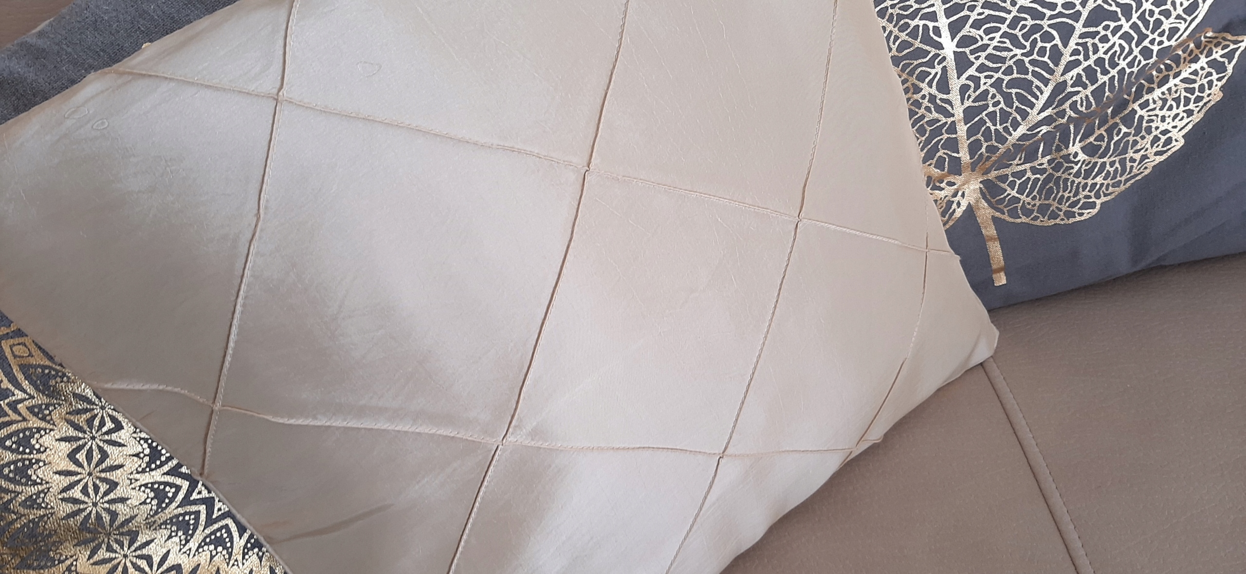 POSZEWKA beżowa ELEGANCKA matowa satyna 40x40 Marka inna