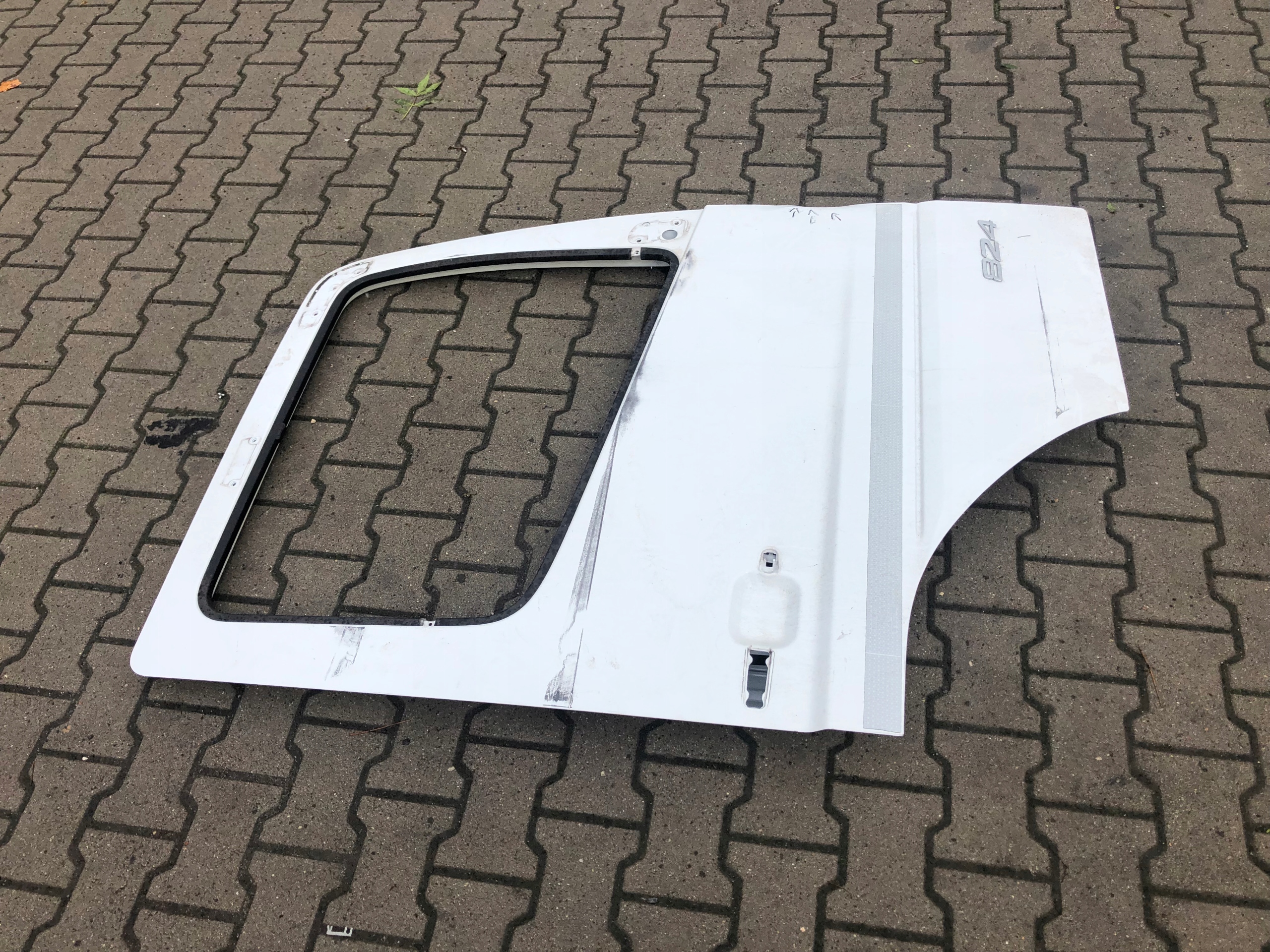 Mercedes Atego Drzwi Przednie Prawe Producent części Mercedes-Benz OE