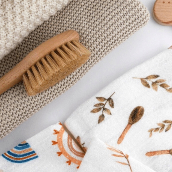 BOCIOLAND SZCZOTKA NA CIEMIENIUCHĘ DLA NIEMOWLĄT 100% NATURALNA SZCZECINA Kolor dominujący beże i brązy