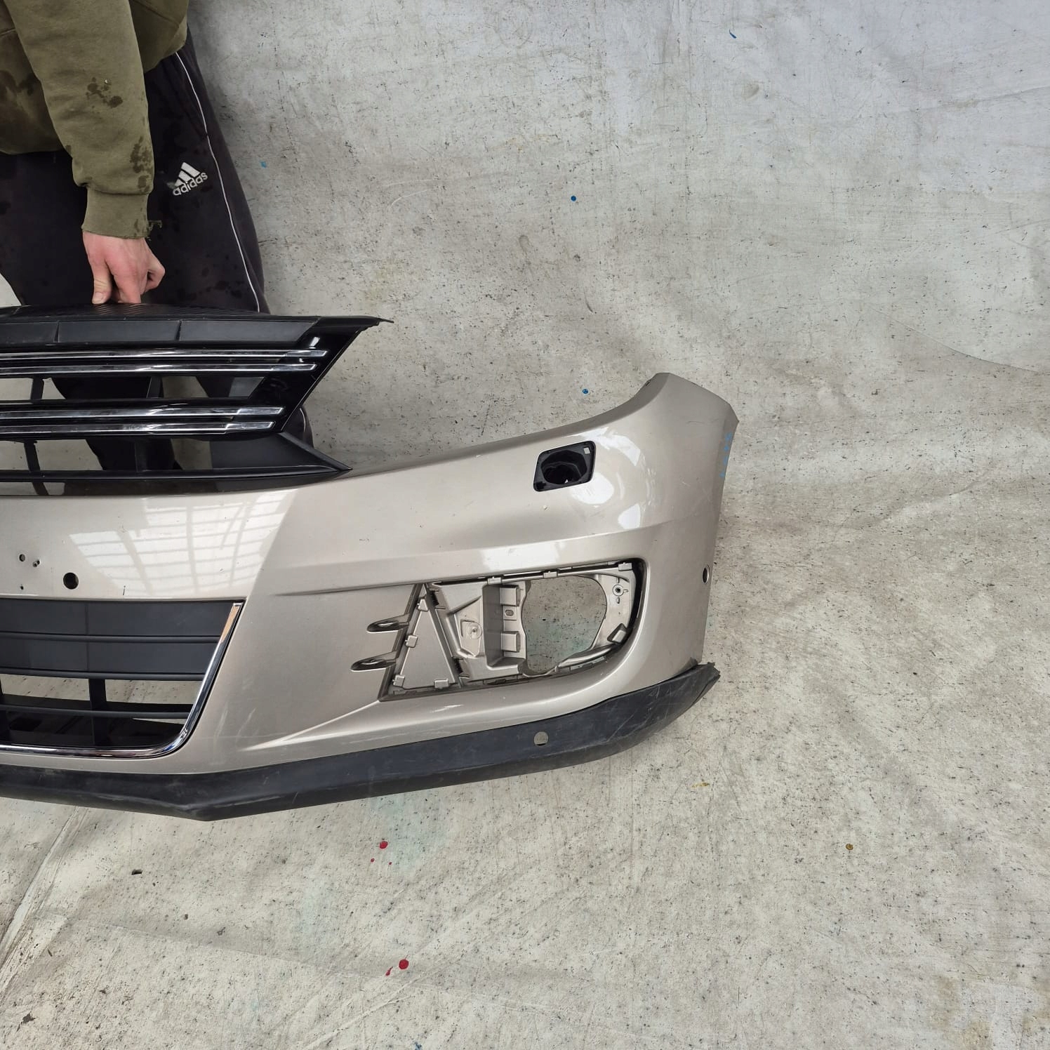 VW TIGUAN and 1 LIFT 11-16 bumper front front washer PDC