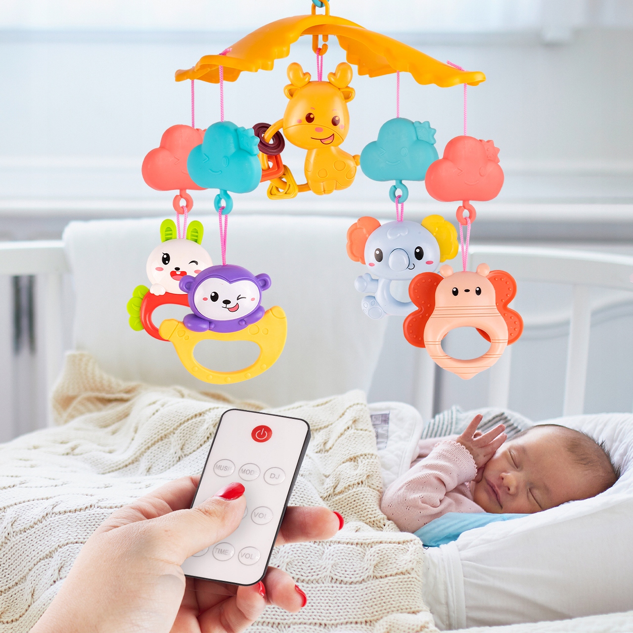 KARUZELA DO ŁÓŻECZKA DLA DZIECI Z PROJEKTOIREM I PILOTEM GRZECHOTKI Marka MalPlay