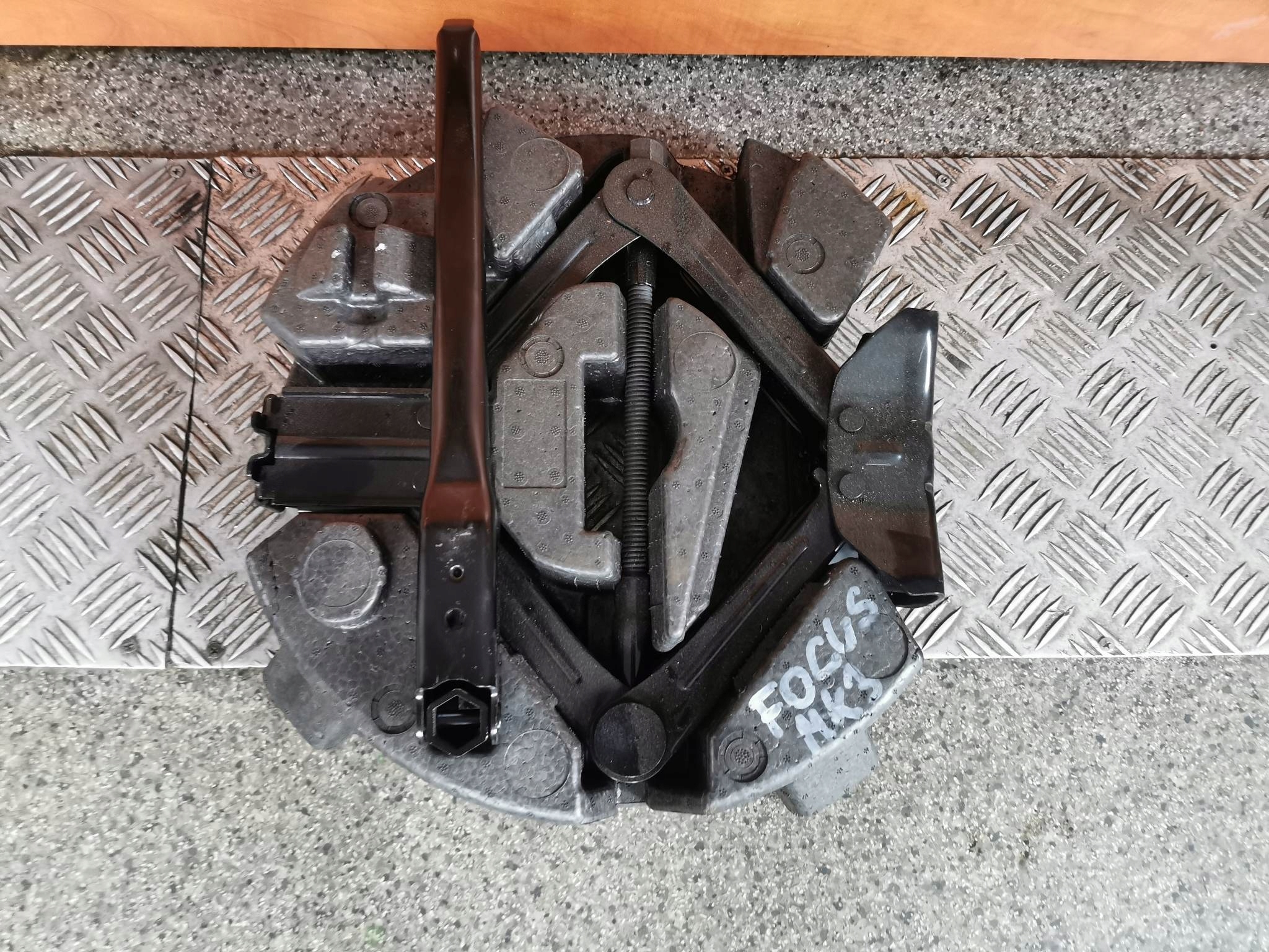 РЕМОНТНЫЙ КОМПЛЕКТ ИЗ ПЕНОПОЛИСТИРОЛА ДЛЯ FORD FOCUS MK3