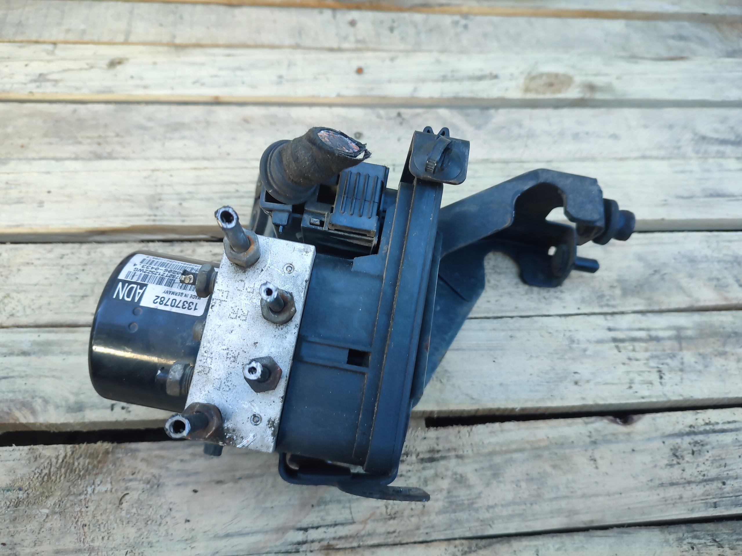 pump ABS control unit OPEL ASTRA IV J 13370782
