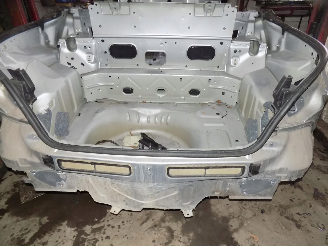 Sedfer5756dfr - PEUGEOT 207 CC ezrc задній ремінь підлога ванна задній