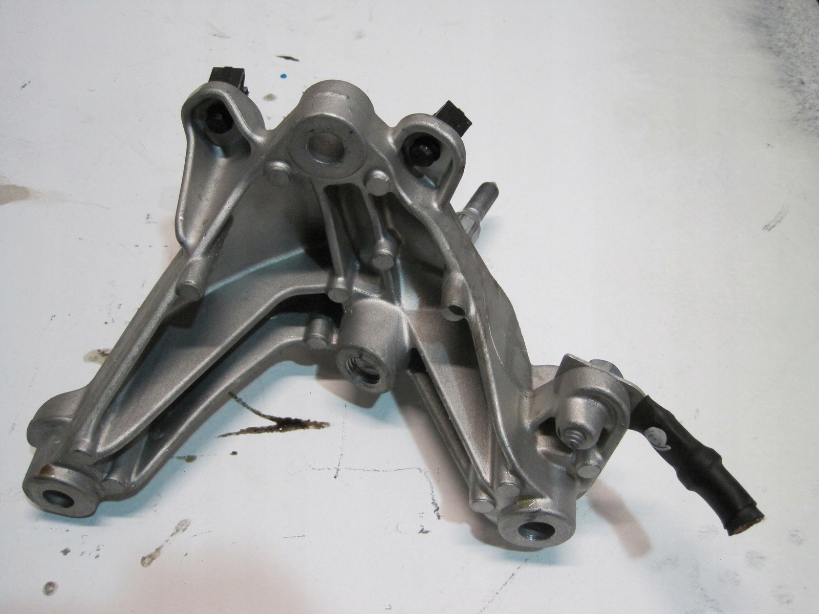 SUPPORTO DACIA SANDERO 1,0I 112338883R