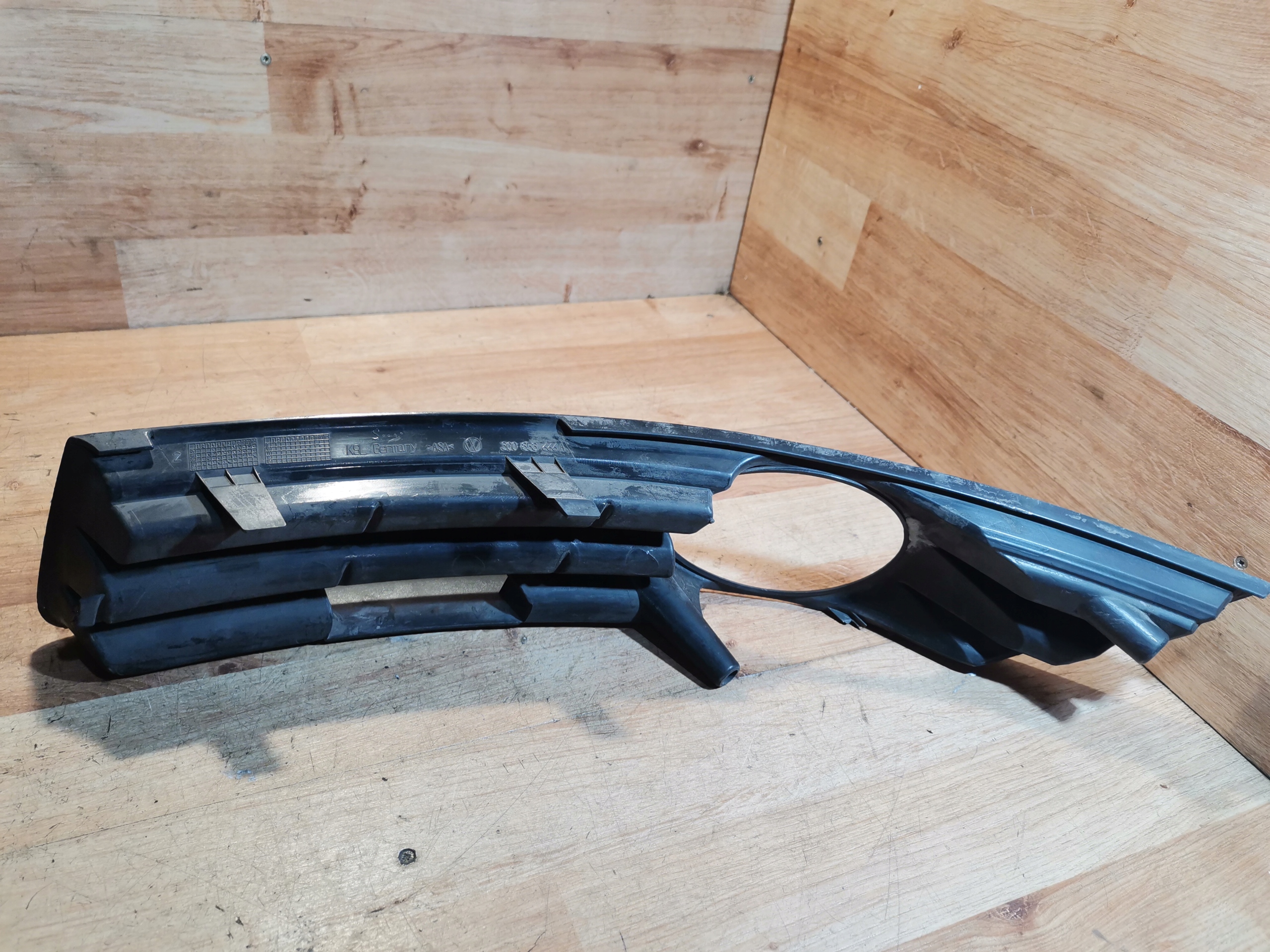 grid of a bumper right VW PASSAT B6 3C0853666A 05