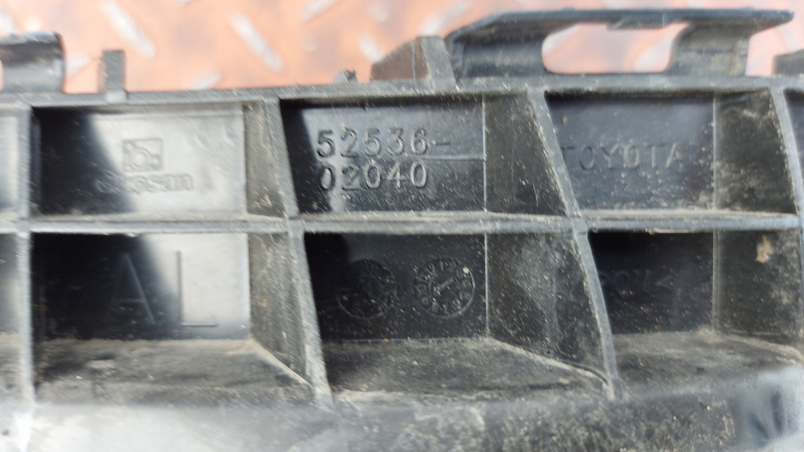 bumper bracket left front TOYOTA AURIS II 12
