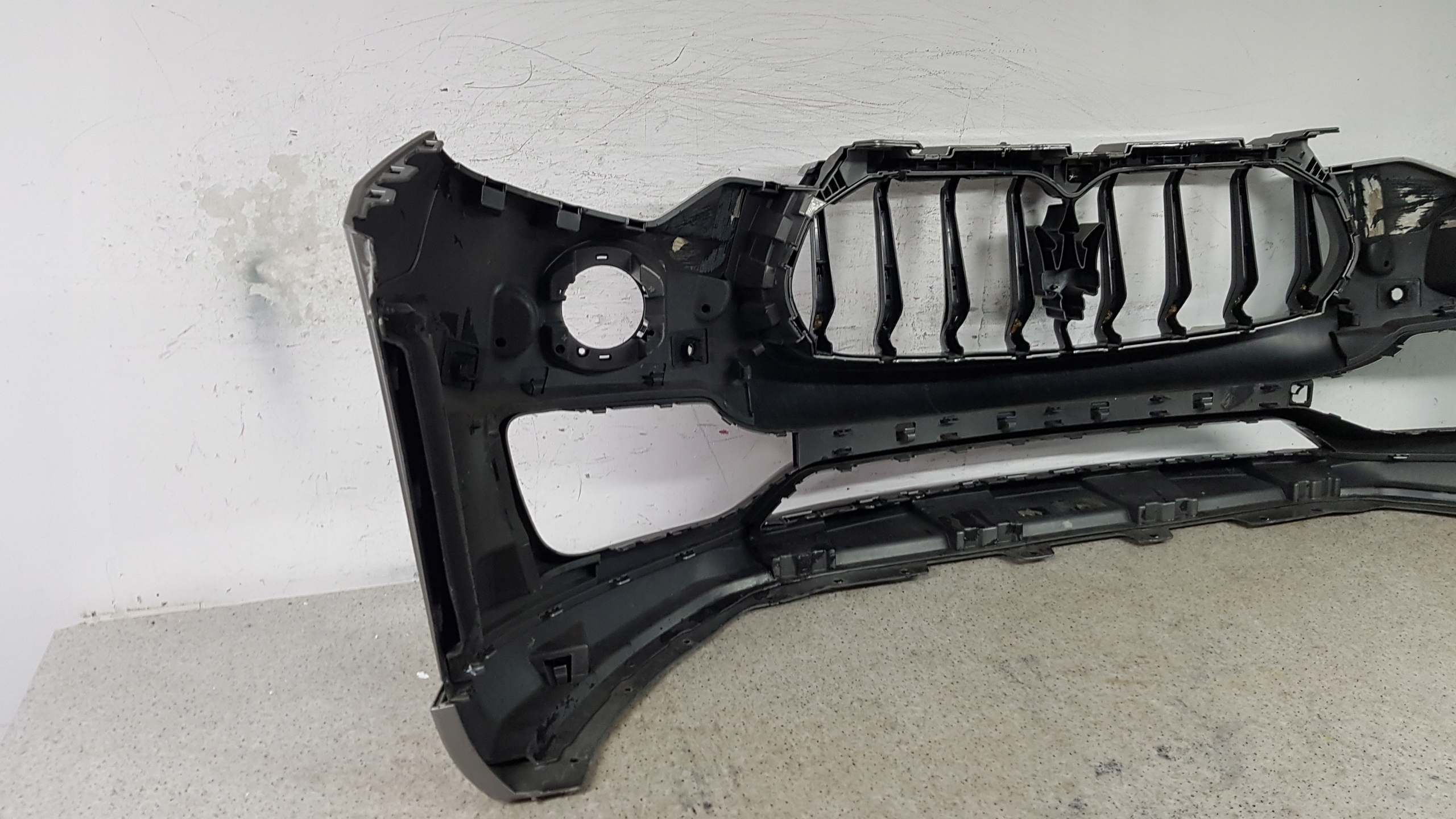 MASERATI LEVANTE bumper front 8451
