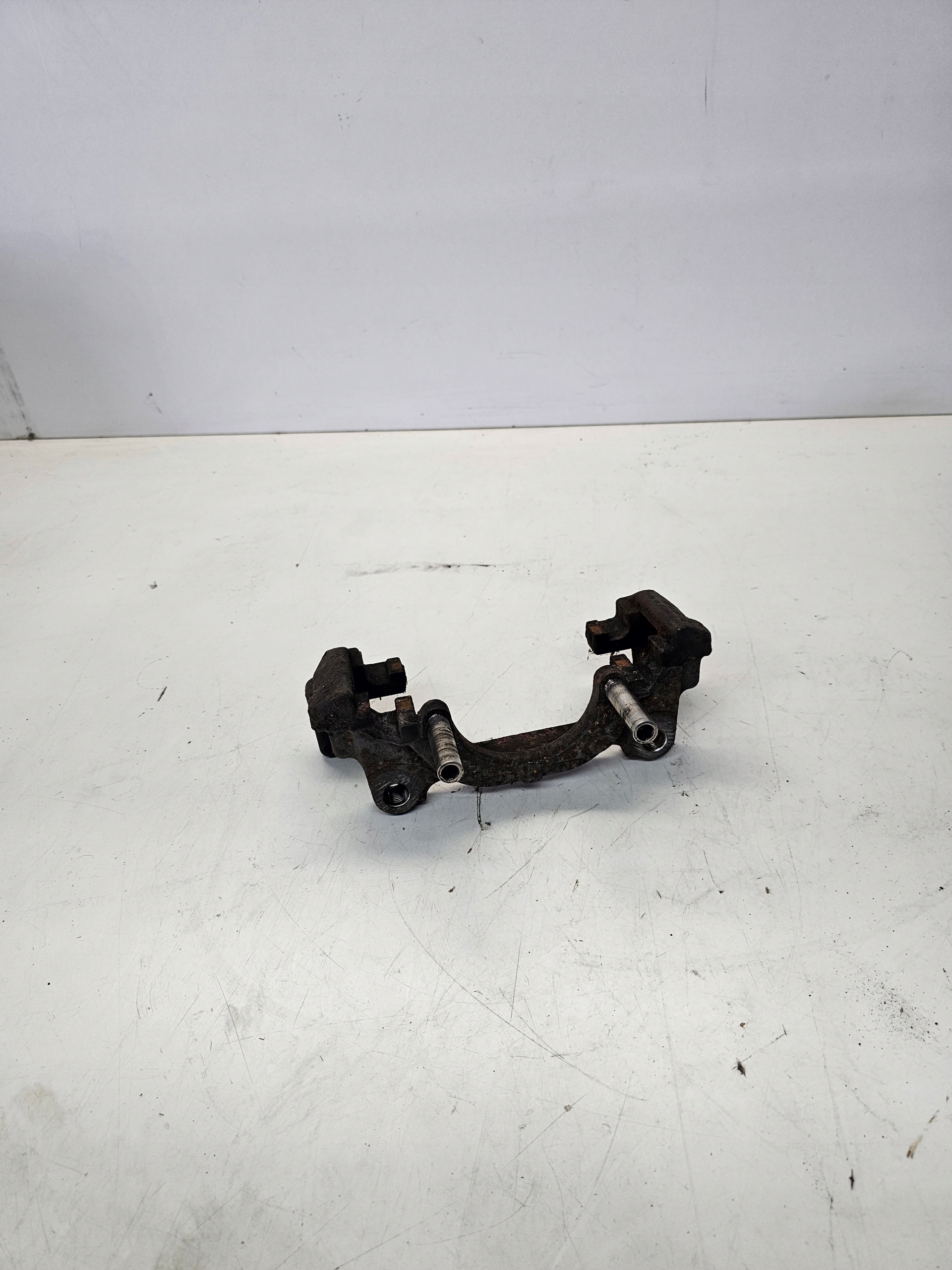 JARZMO třmenu předek AUDI VW SEAT SKODA * 740 *