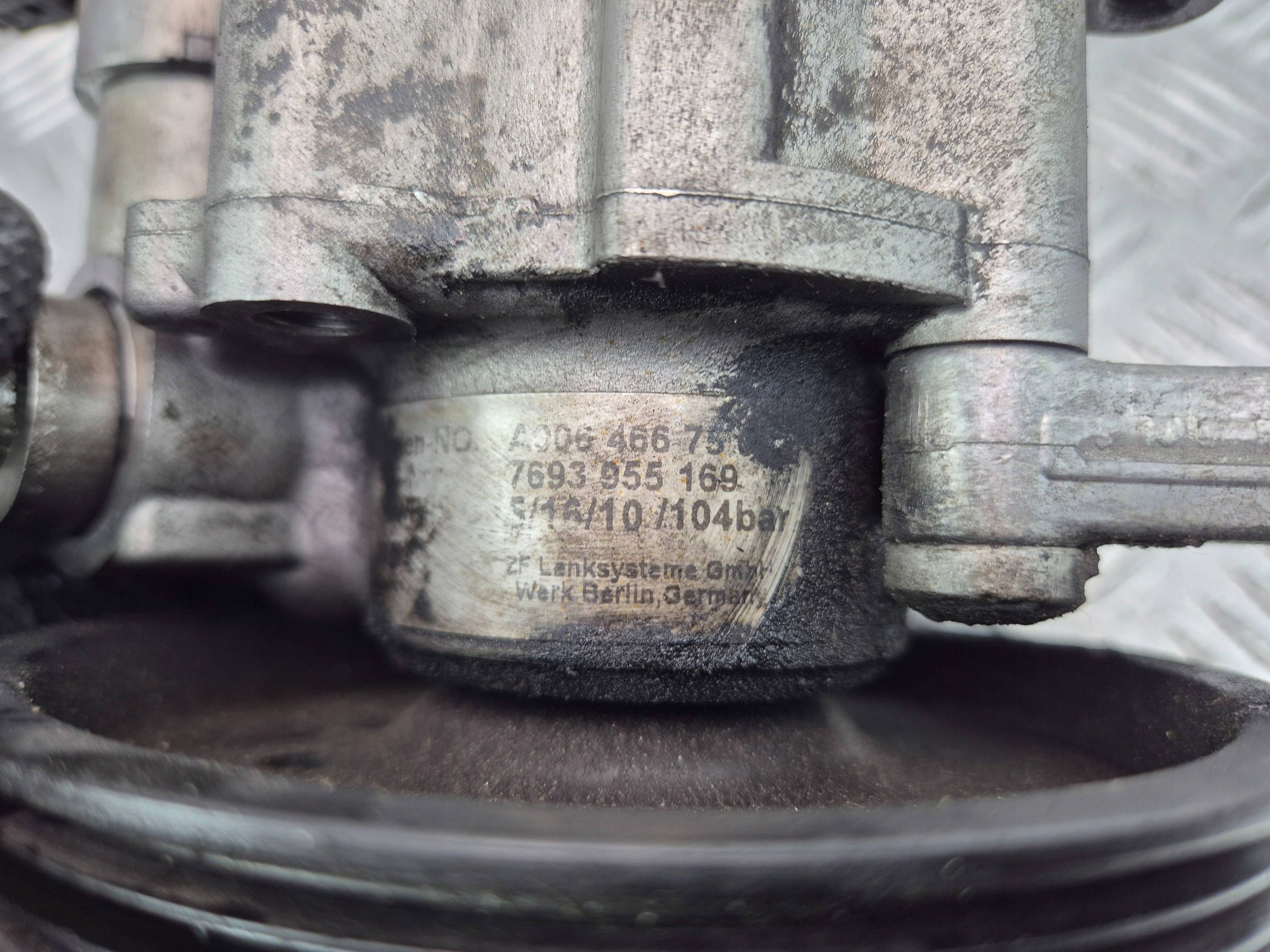 Mercedes E200 CGI W212 servo pump A0064667501