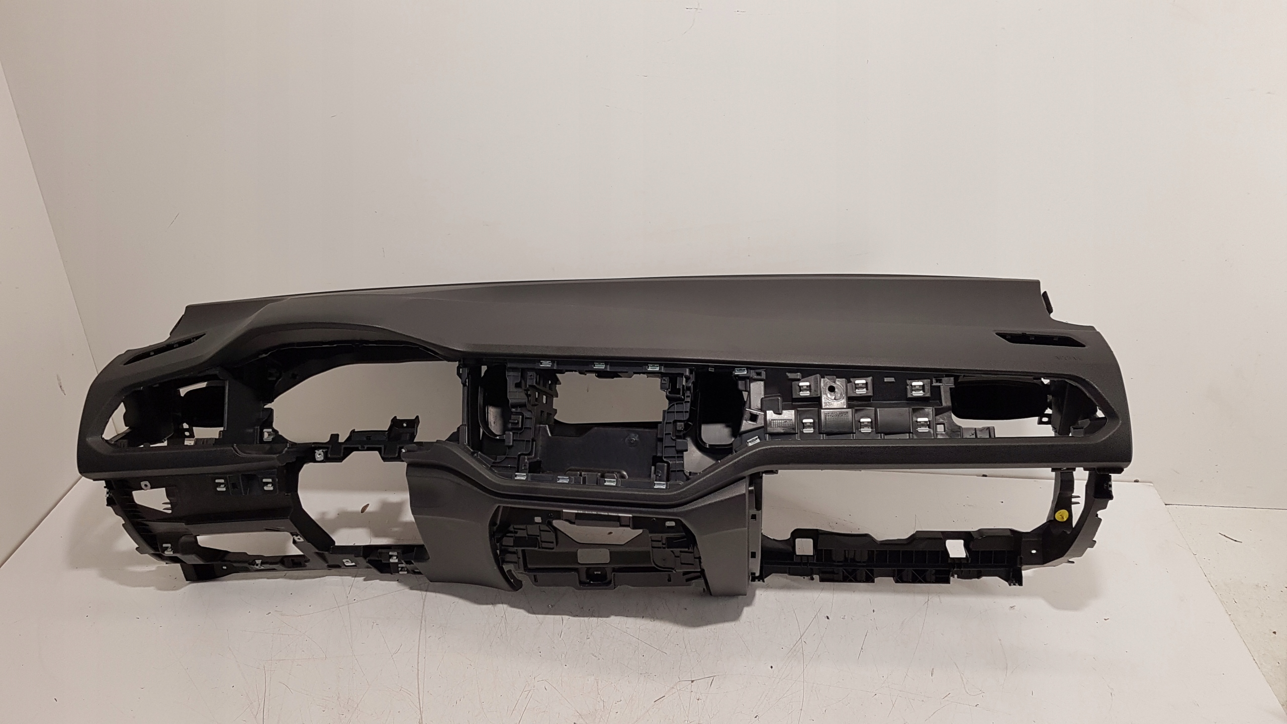 VW T ROC 2GA DESKA KONSOLA PULPIT ORGINAL DEMONTAZ