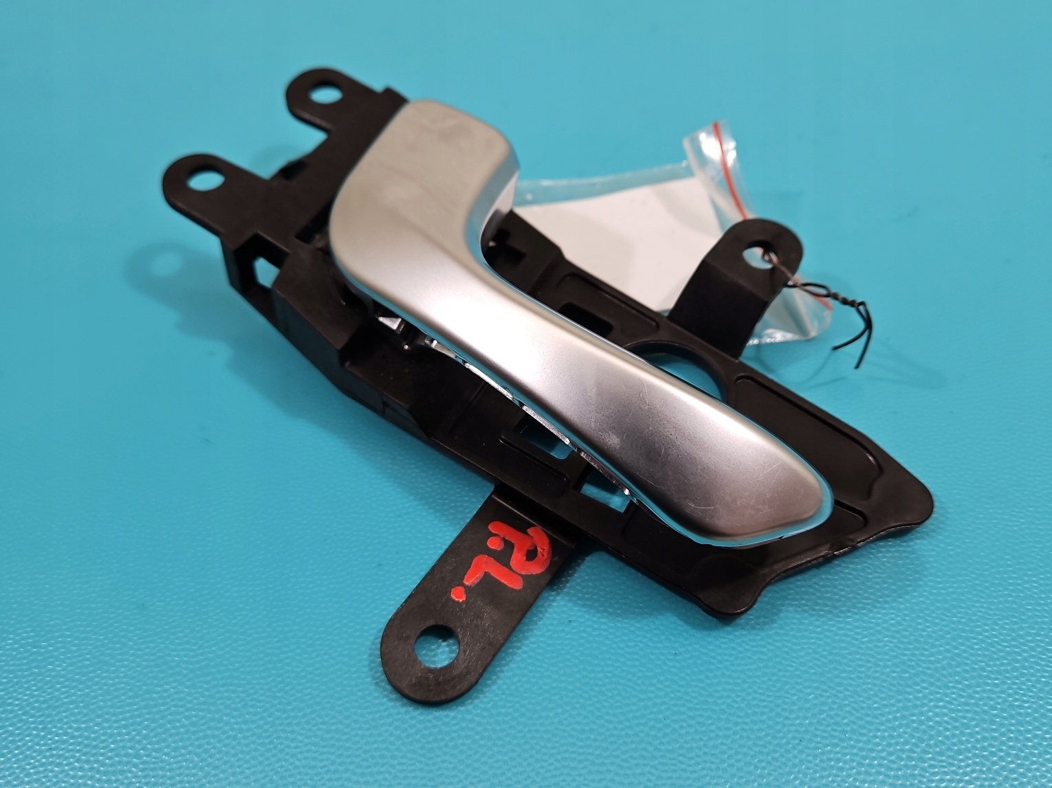 ручка двери внутренняя левая передняя kia OPTIMA IV 15-20