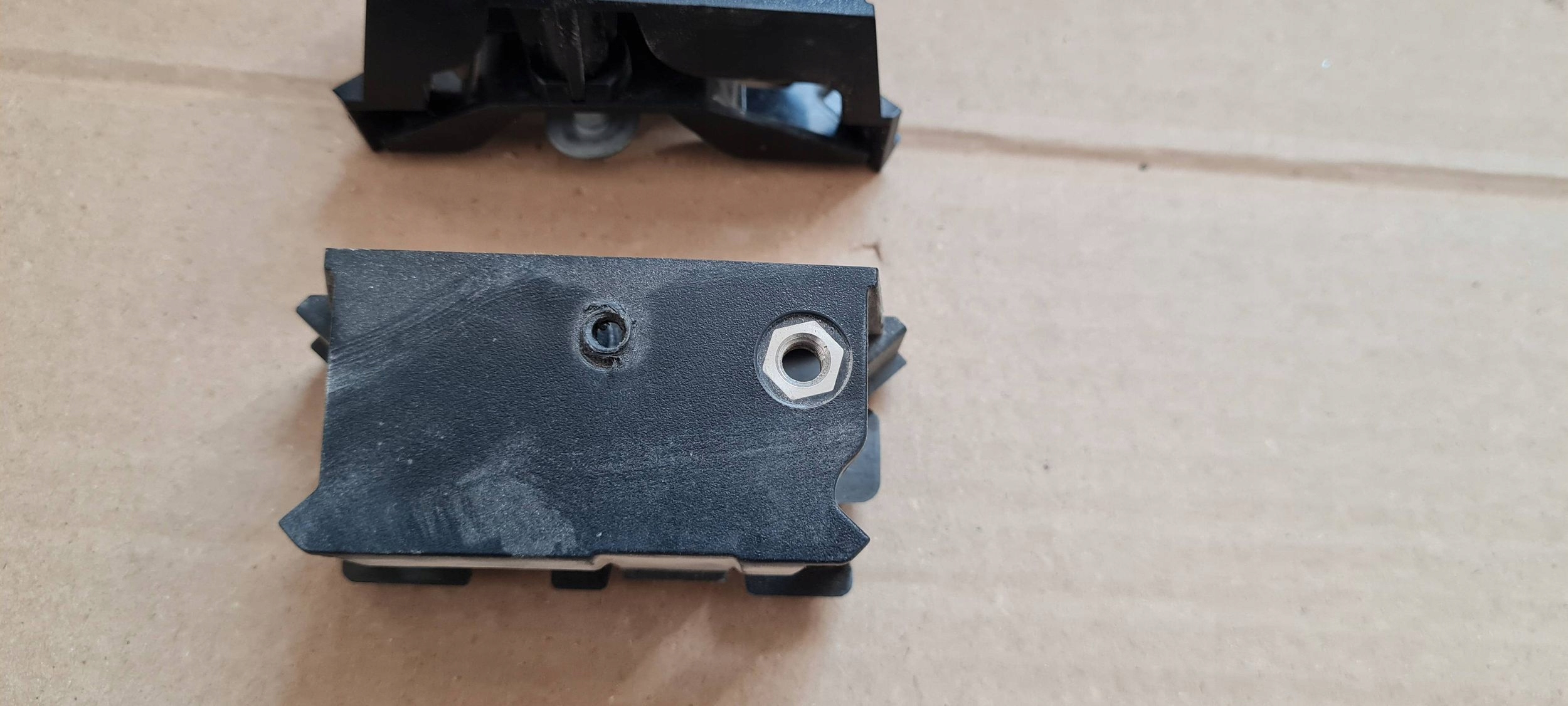 A4 B8 8W LIFT S4 bracket holder grille front signs 8W0807399A /400A