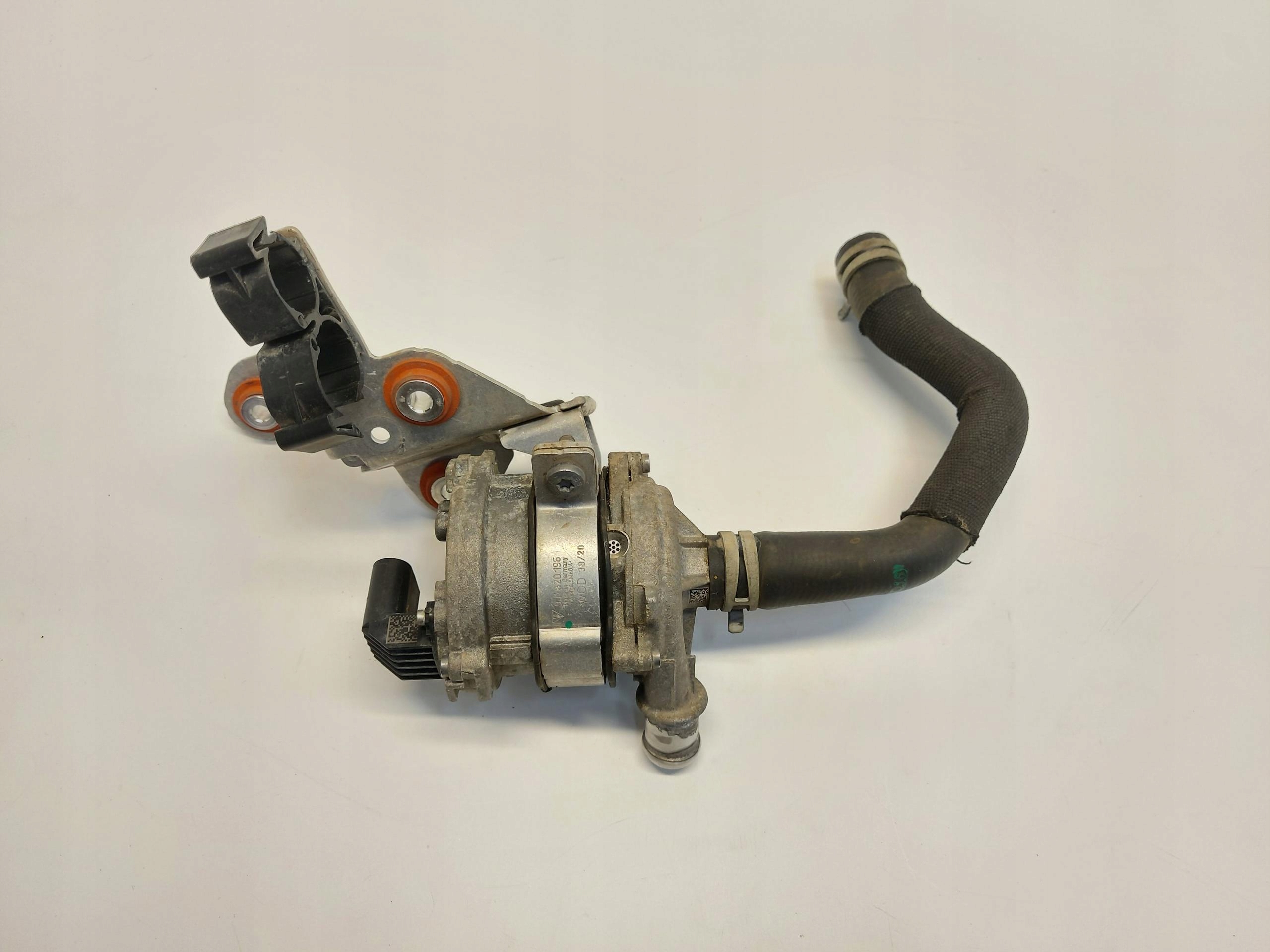Porsche Taycan 4S 9J1 2021r water pump supplementary