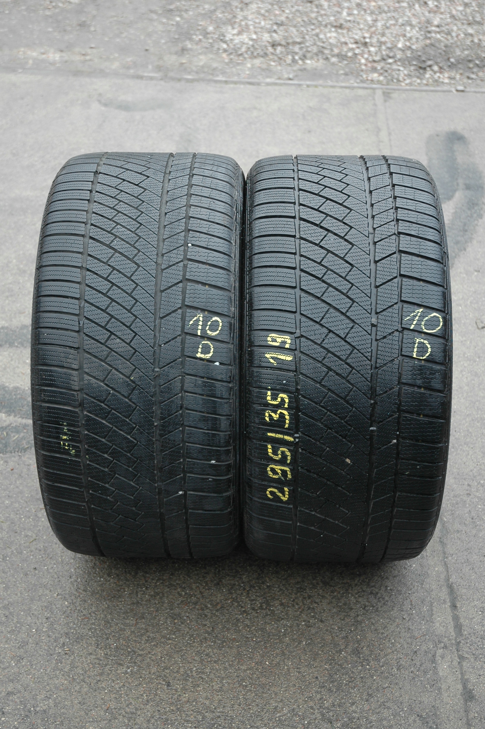 Continental ContiWinterContact TS830P 295 35 19