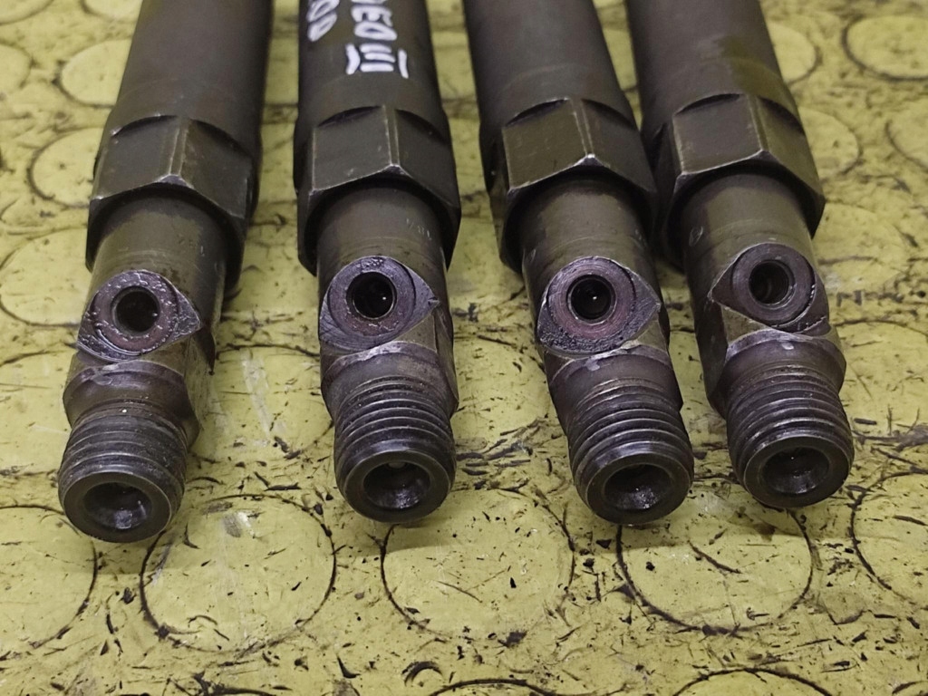 FORD MONDEO MK3 2.0 D injector 0432133801