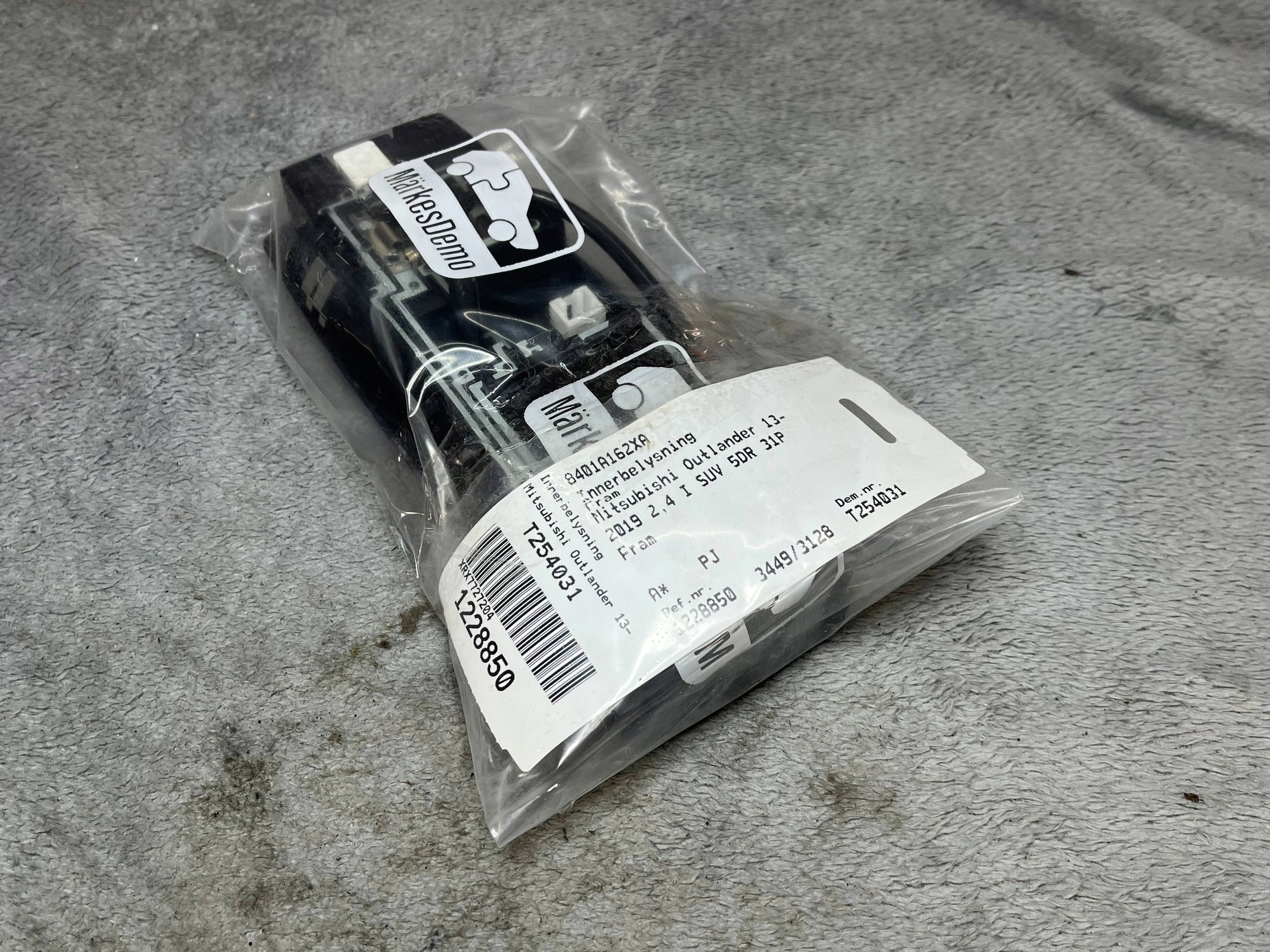 Panel lighting Mitsubishi Outlander 8401A162XA