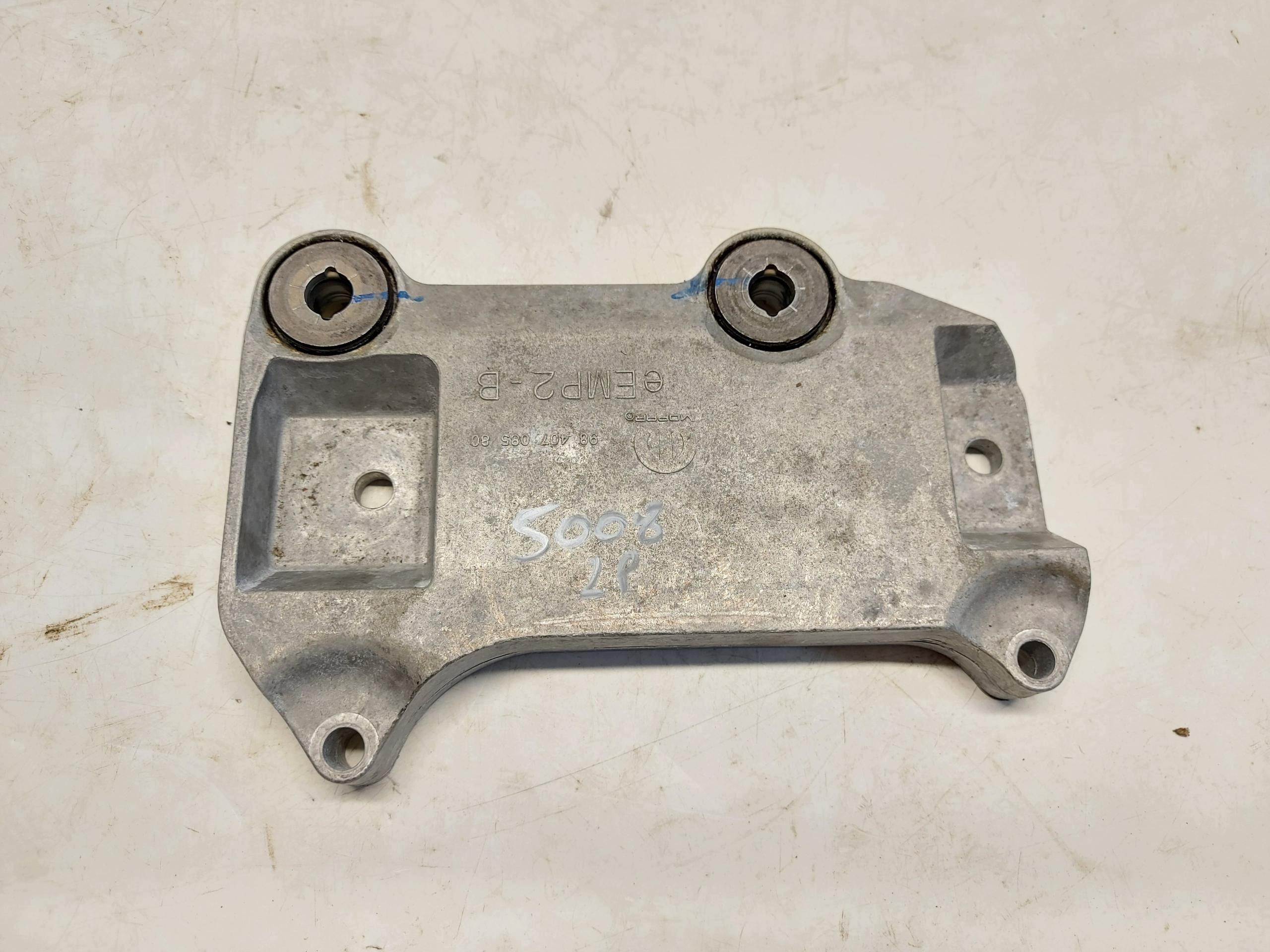 Peugeot 5008 III E5008 Support plaque Porte Console 9840708580