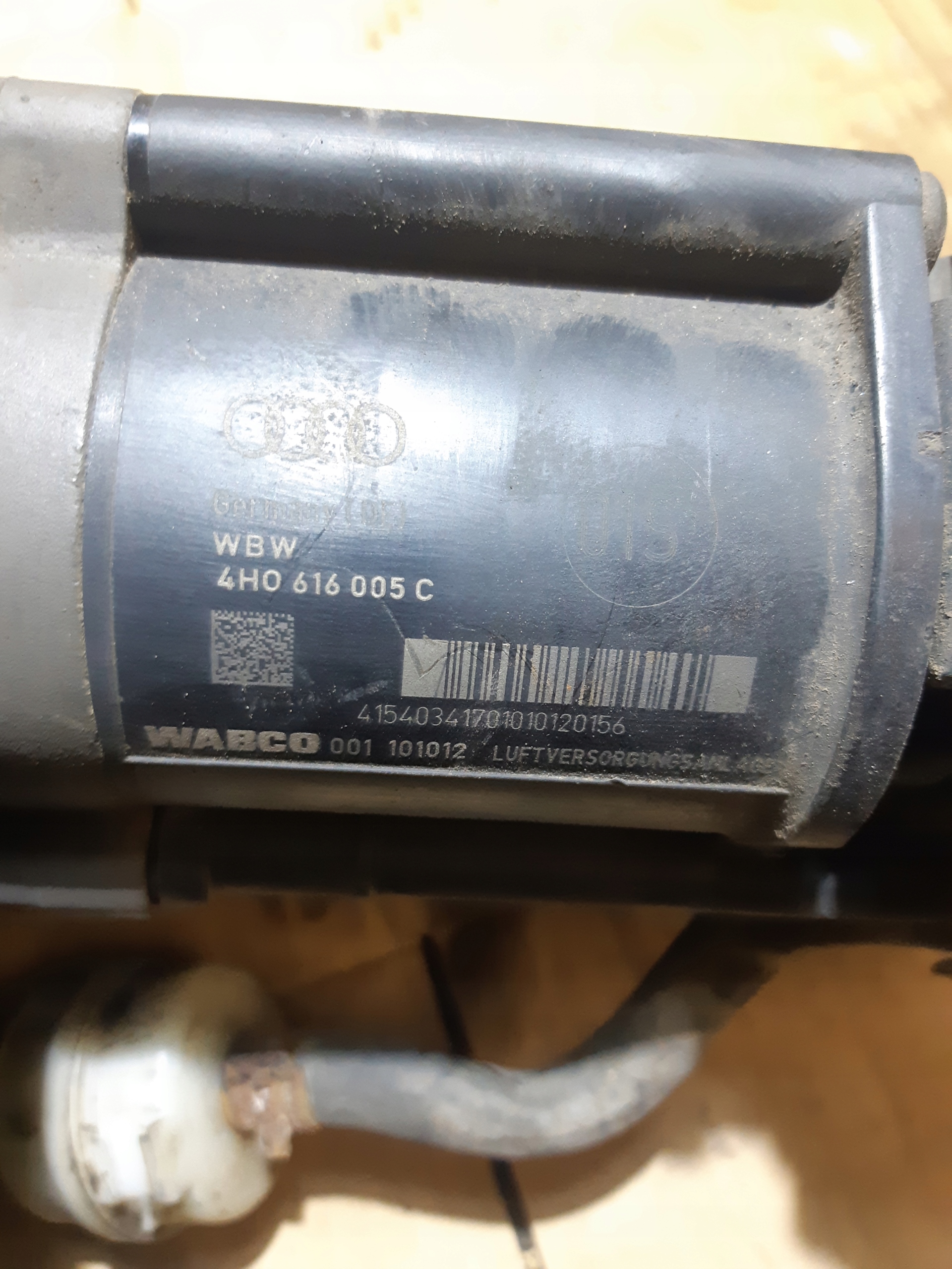 AUDI A8 D4 3.0 TDI kompresor pérování 4H0616005C