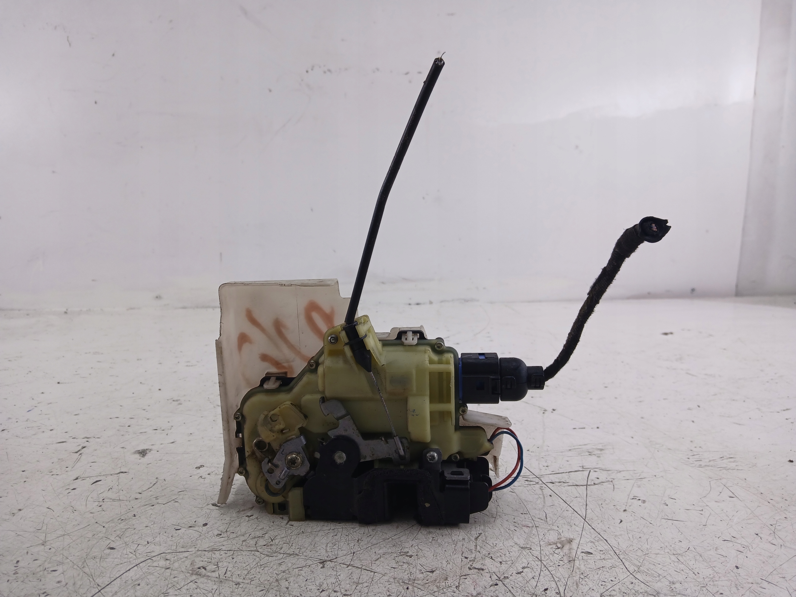 VW POLO 9N lock door left front