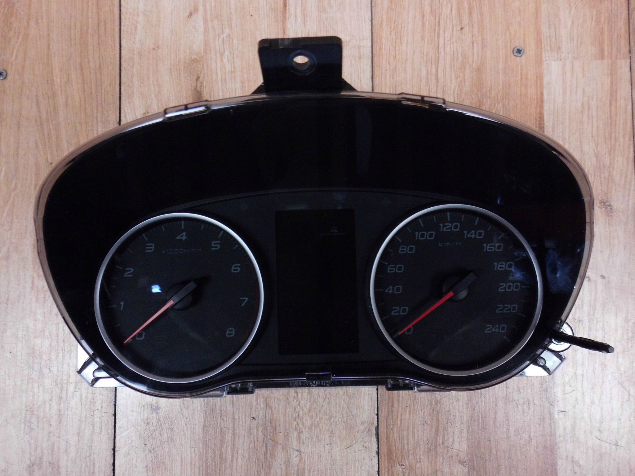 Mitsubishi Eclipse Cross 1.5 dials EURO - 8100C