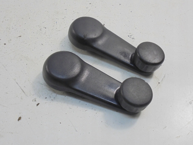 FORD MAVERICK I Korbka otwierania szyby