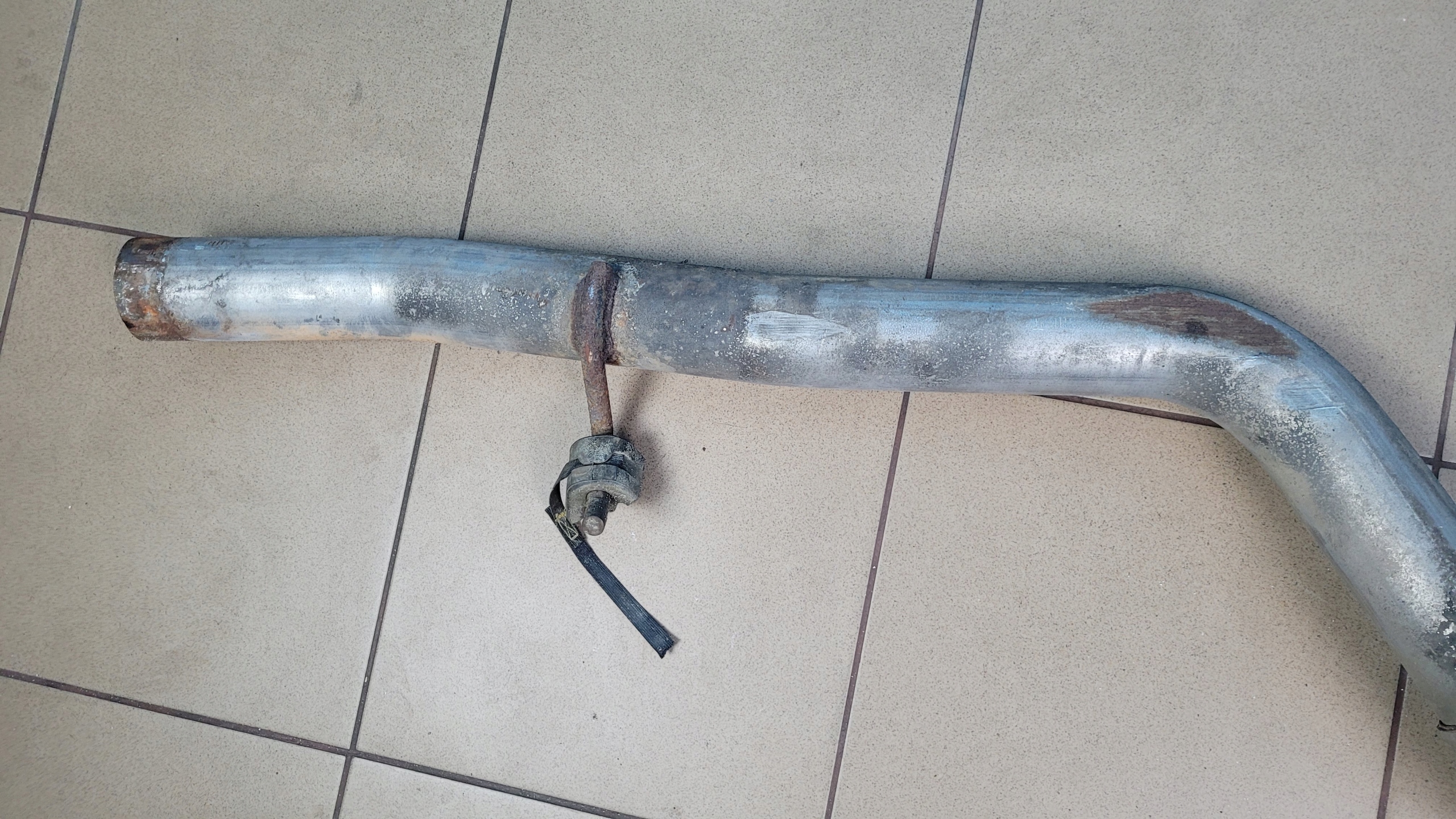 Dodge CHALLENGER 3.6л 19r труба наконечник выхлопная правая