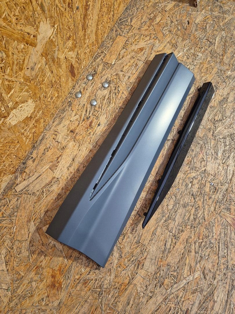 LISTWA DOKŁADKA DRZWI AUDI Q3 83A853969 Producent części Audi OE