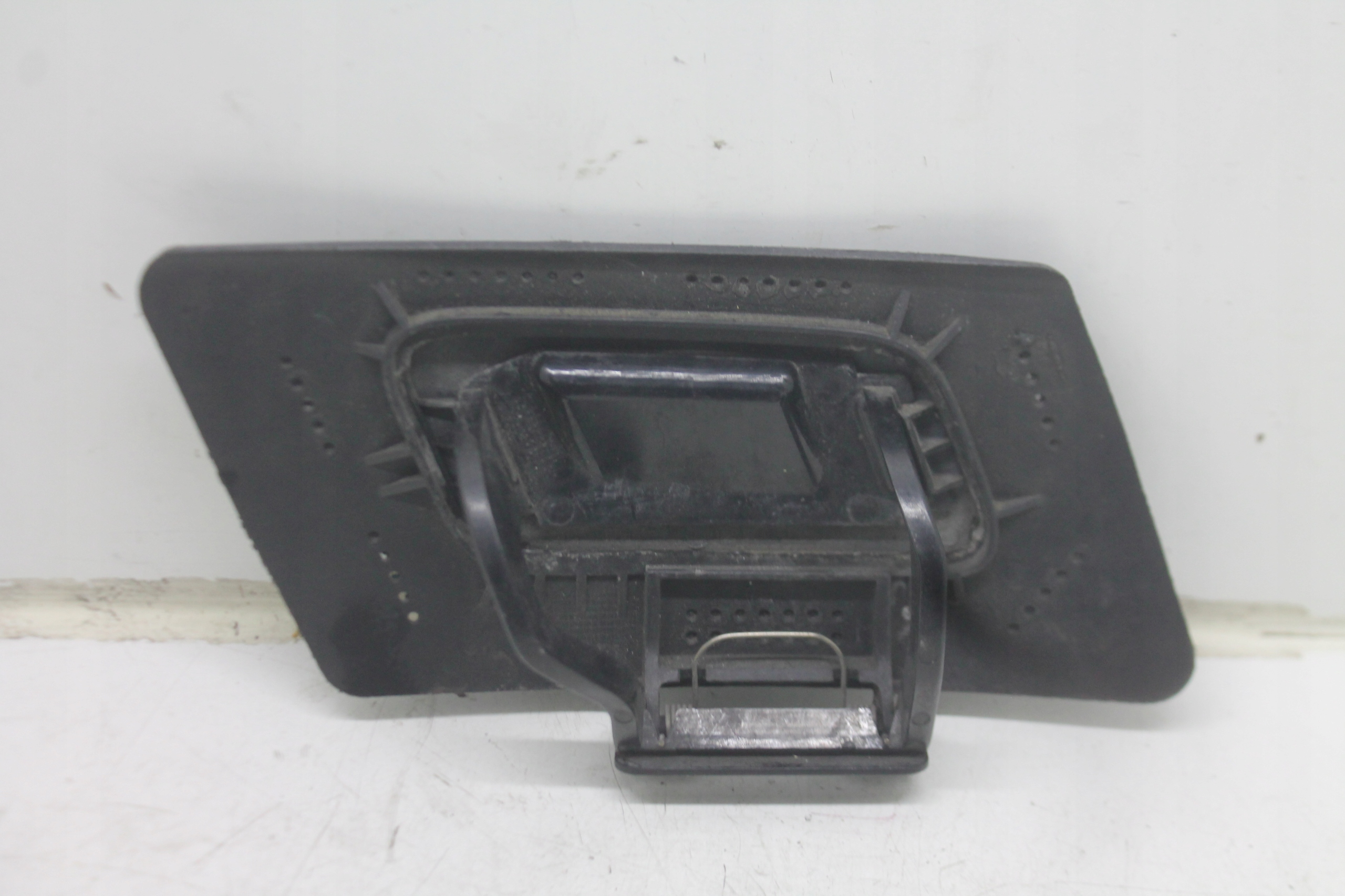 fedél fedél mosó bal eleje 8T0807787 AUDI