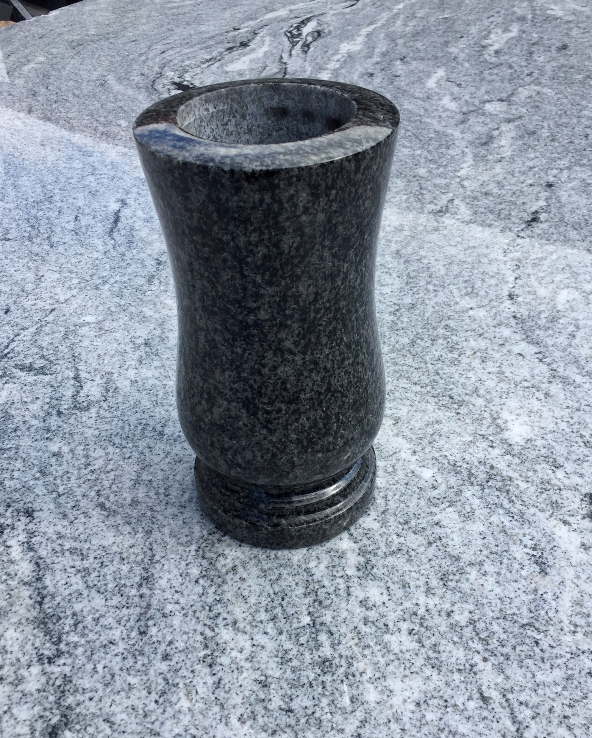 Wazon granitowy kolor Impala