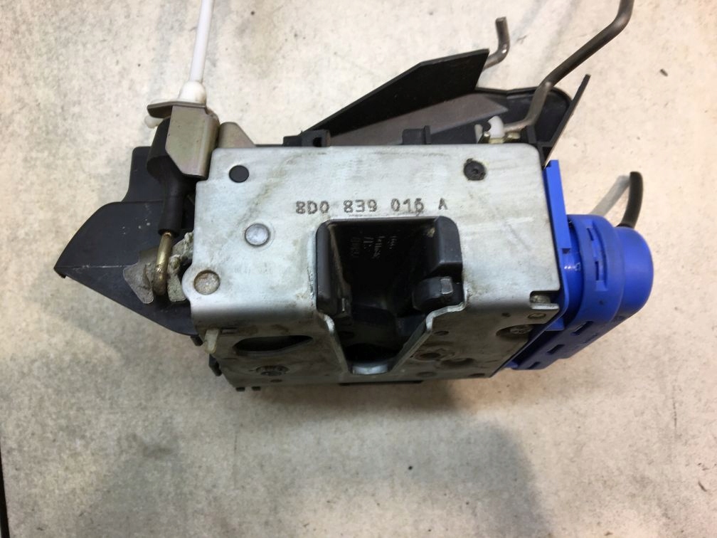 lock door right rear part AUDI A3 8L LIFT 8D0839016A
