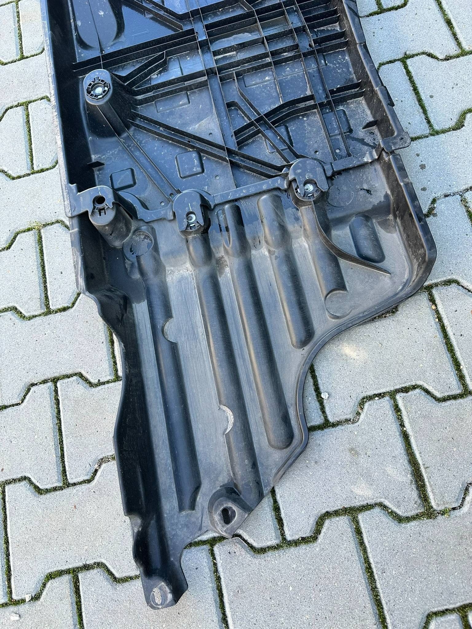 Opel Mokka B 1.2 Hybryda cover chassis left 9836755280