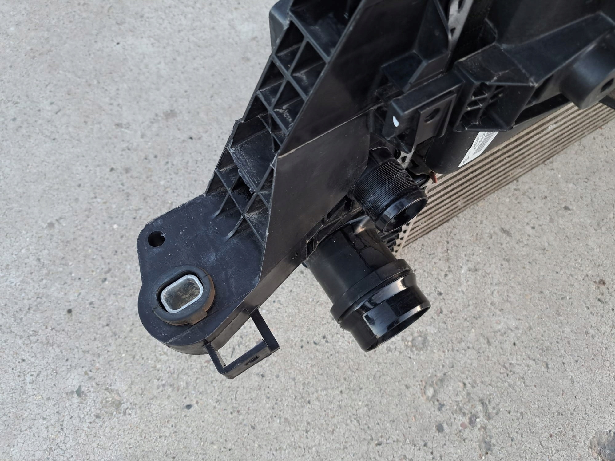 chladič ventilátor intercooler stěna přední RENAULT MASTER III 2.3 DCI