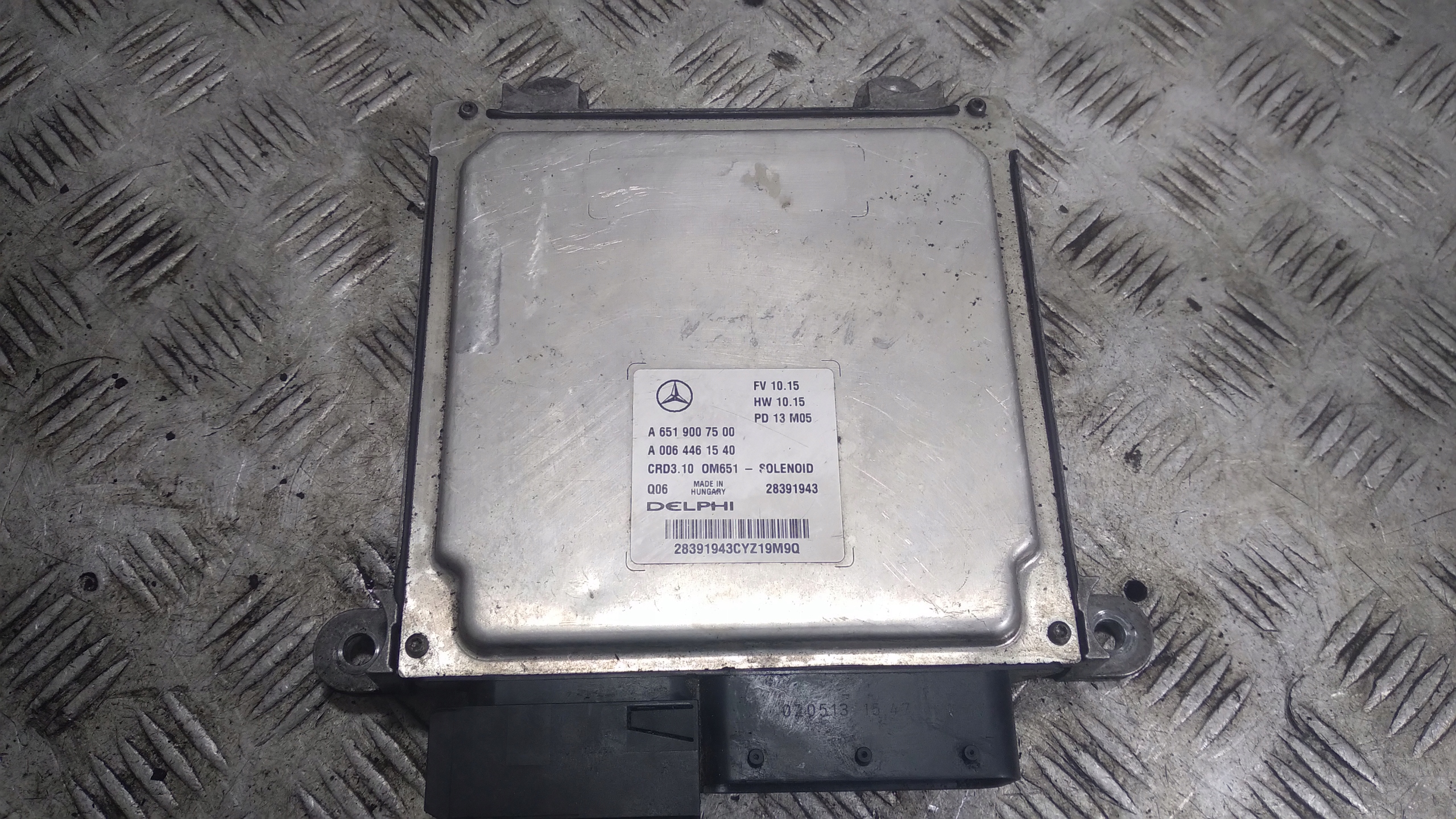computer of the engine control unit MERCEDES-BENZ C-KLASA W204 A6519007500