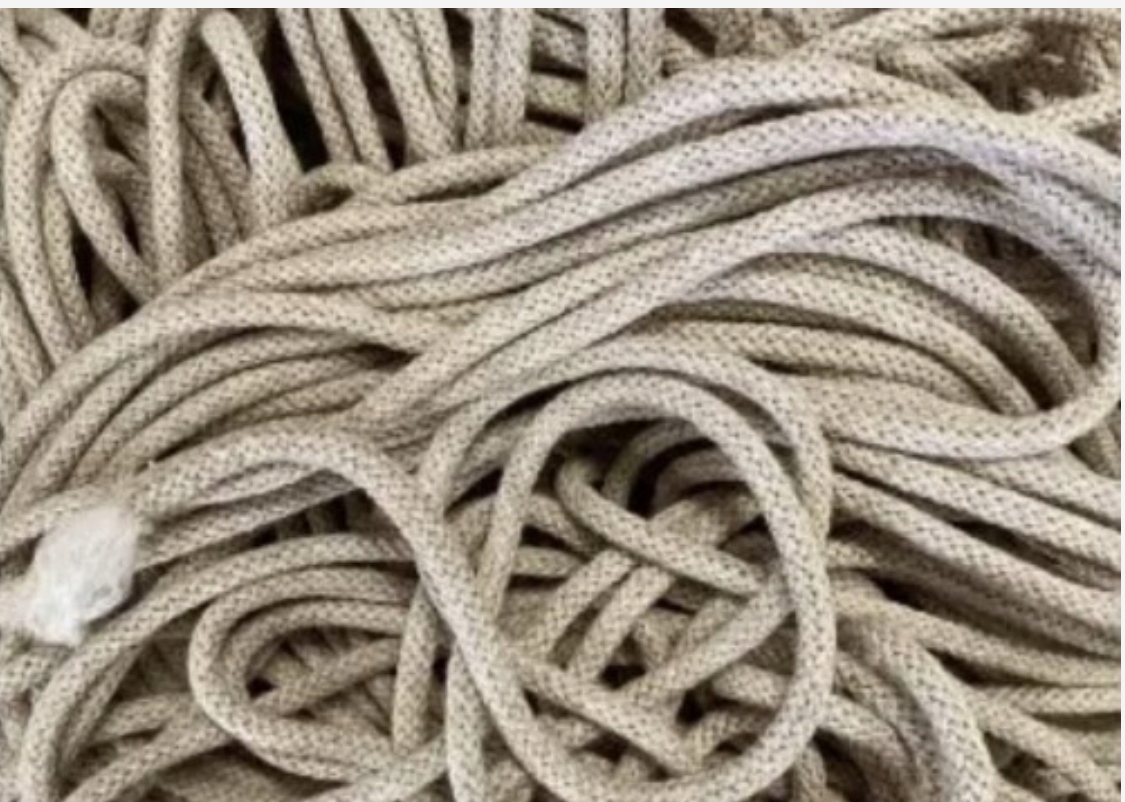 1000 metrů Pletená šňůra sypaná 5 mm Cappuccino