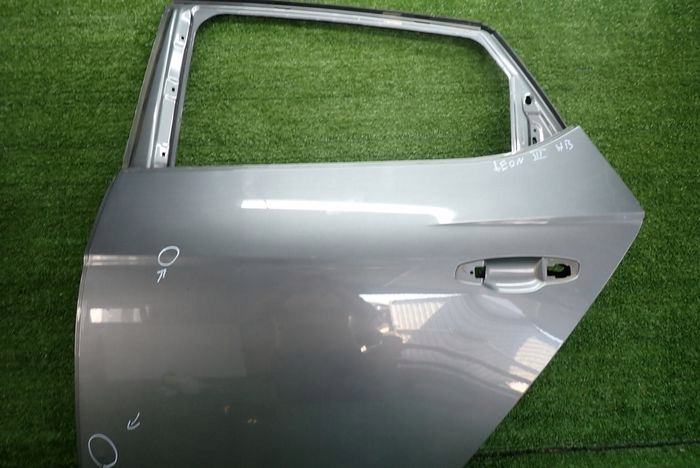 SEAT LEON IV HB door left rear. rear part