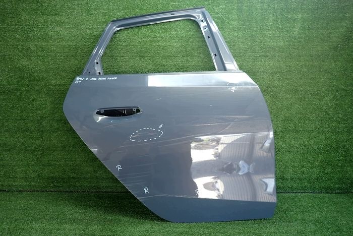 BMW U06 2 ACTIVE TOURER door right rear. rear part