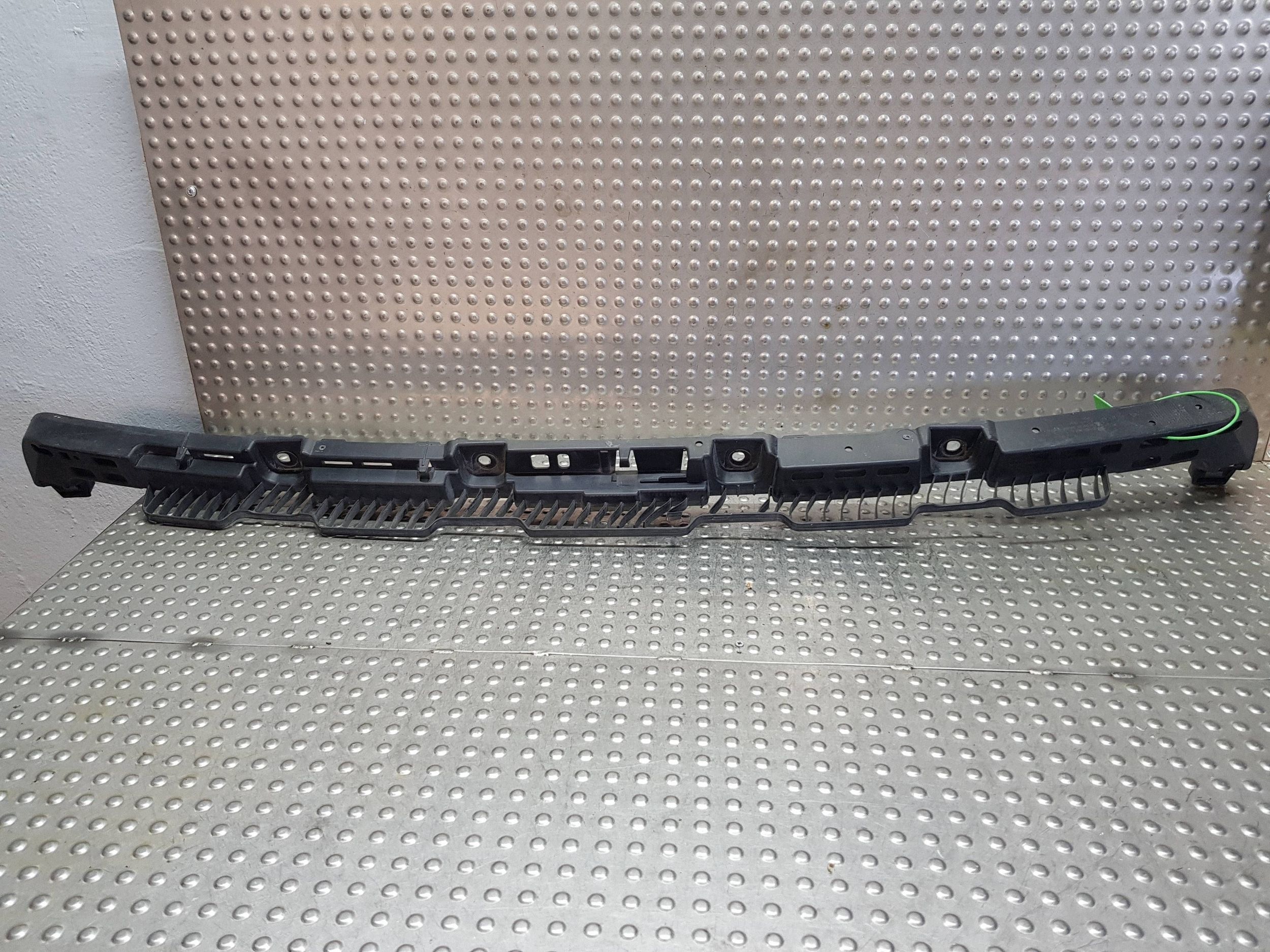 bumper bracket rear part central 5G9807863A VW GOLF VII KOMBI