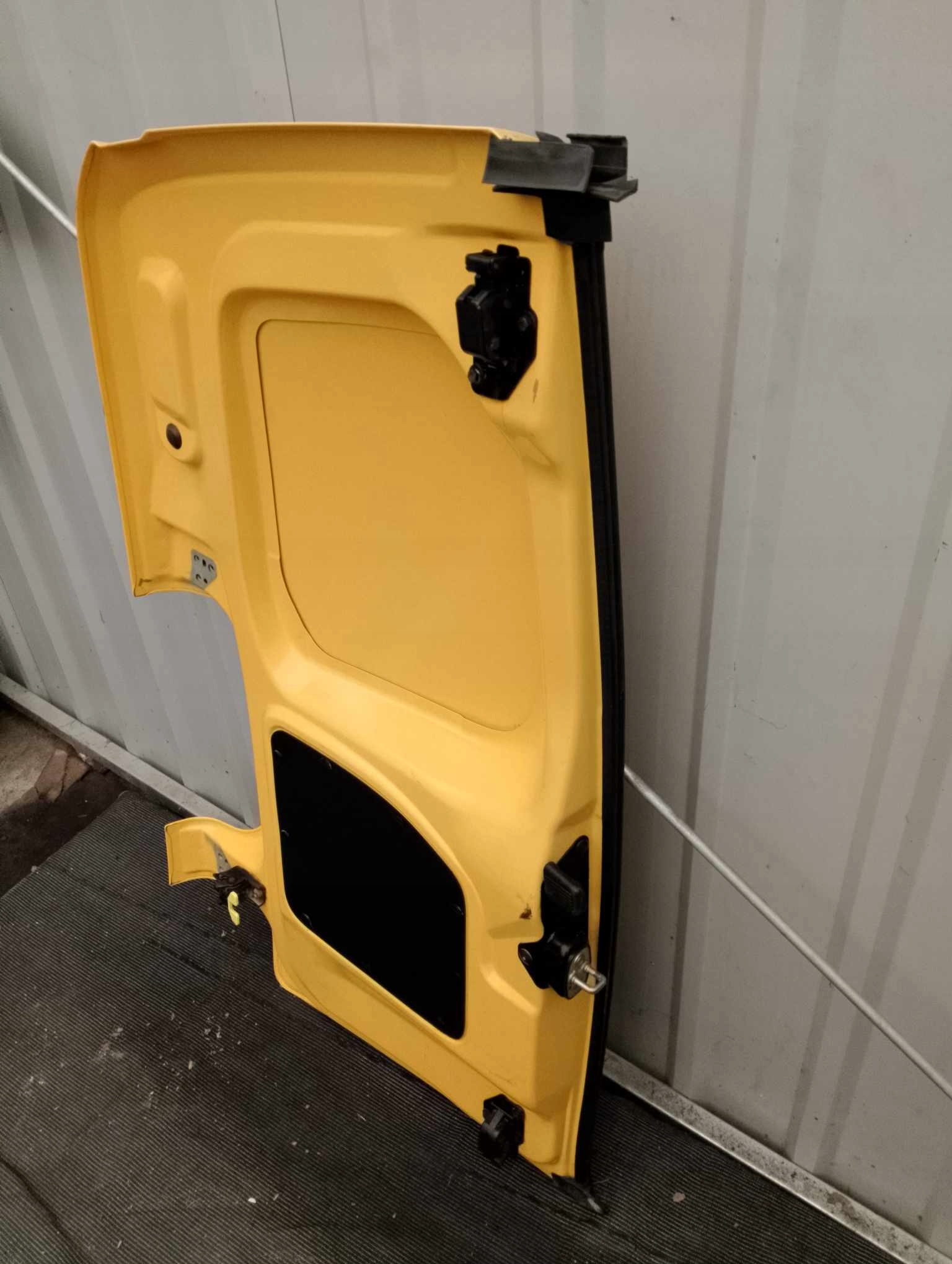 PARTNER BERLINGO II III DRZWI PRAWE TYŁ Producent części Citroen OE