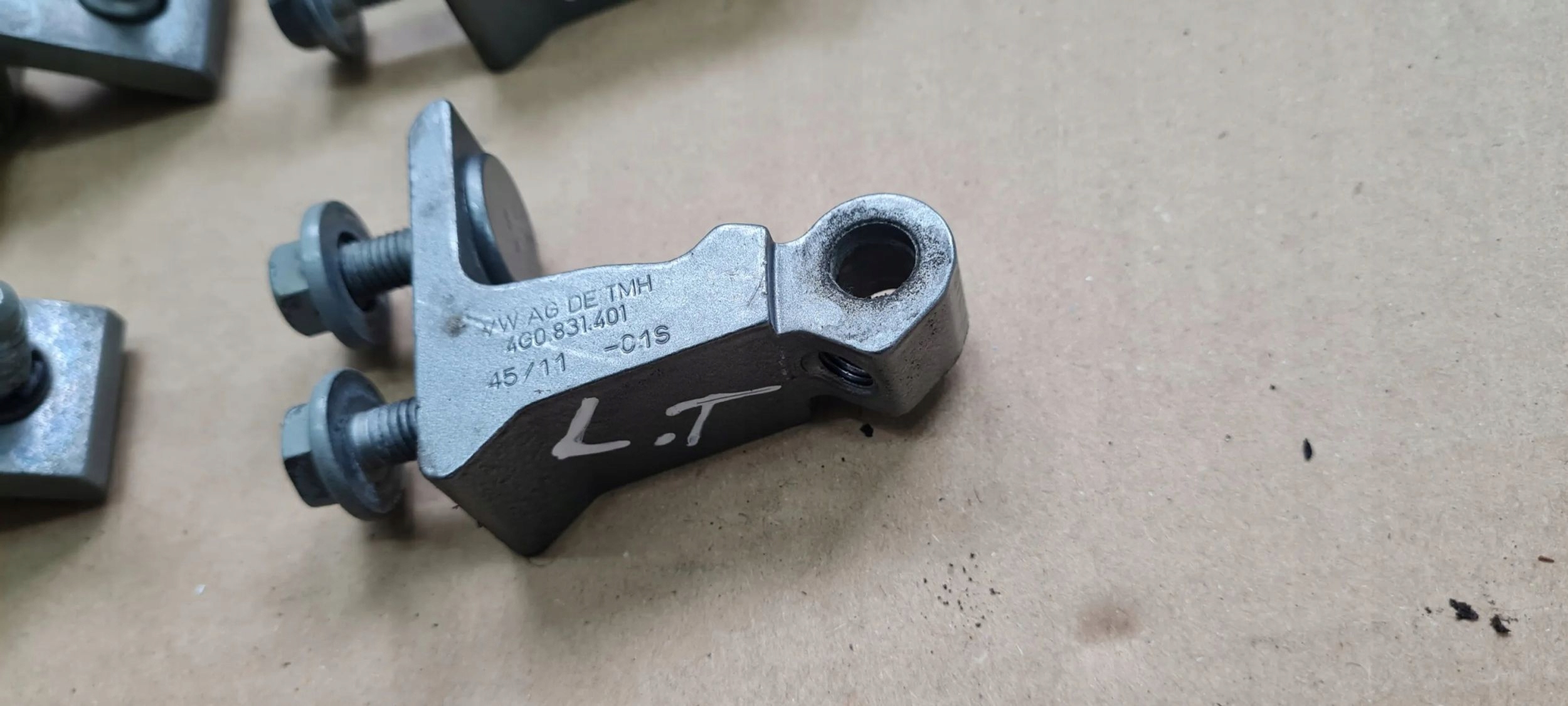 A7 4G hinge hinges door left left rear part rear. KOMPLET LY7G