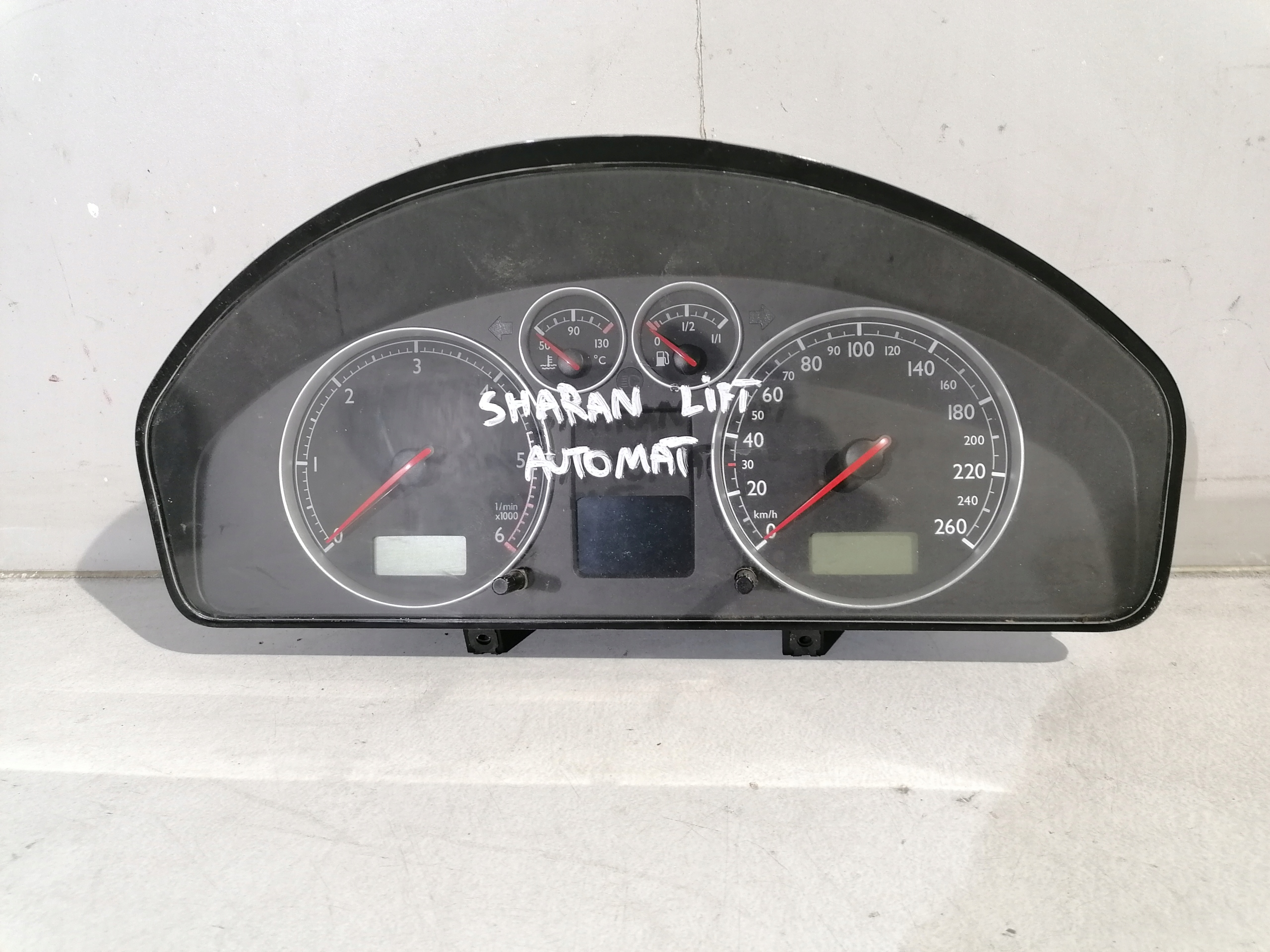VW Sharan and lift FL dials dials