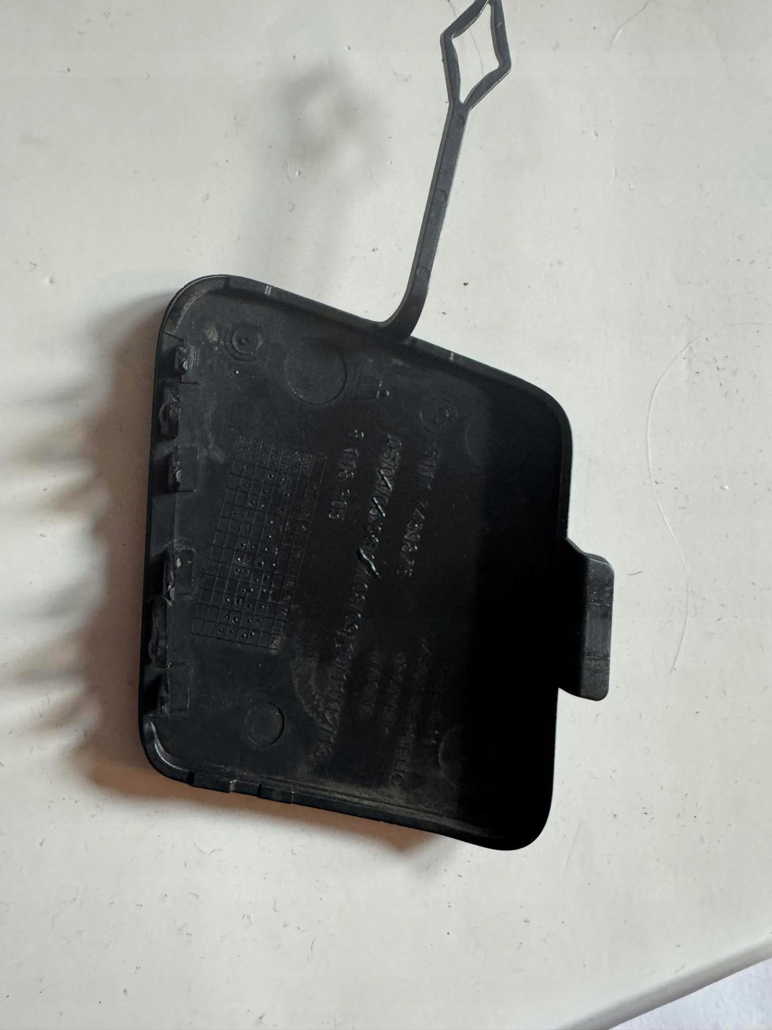 BMW F40-> Abschleppöse der Stoßstange vorne 51117459875