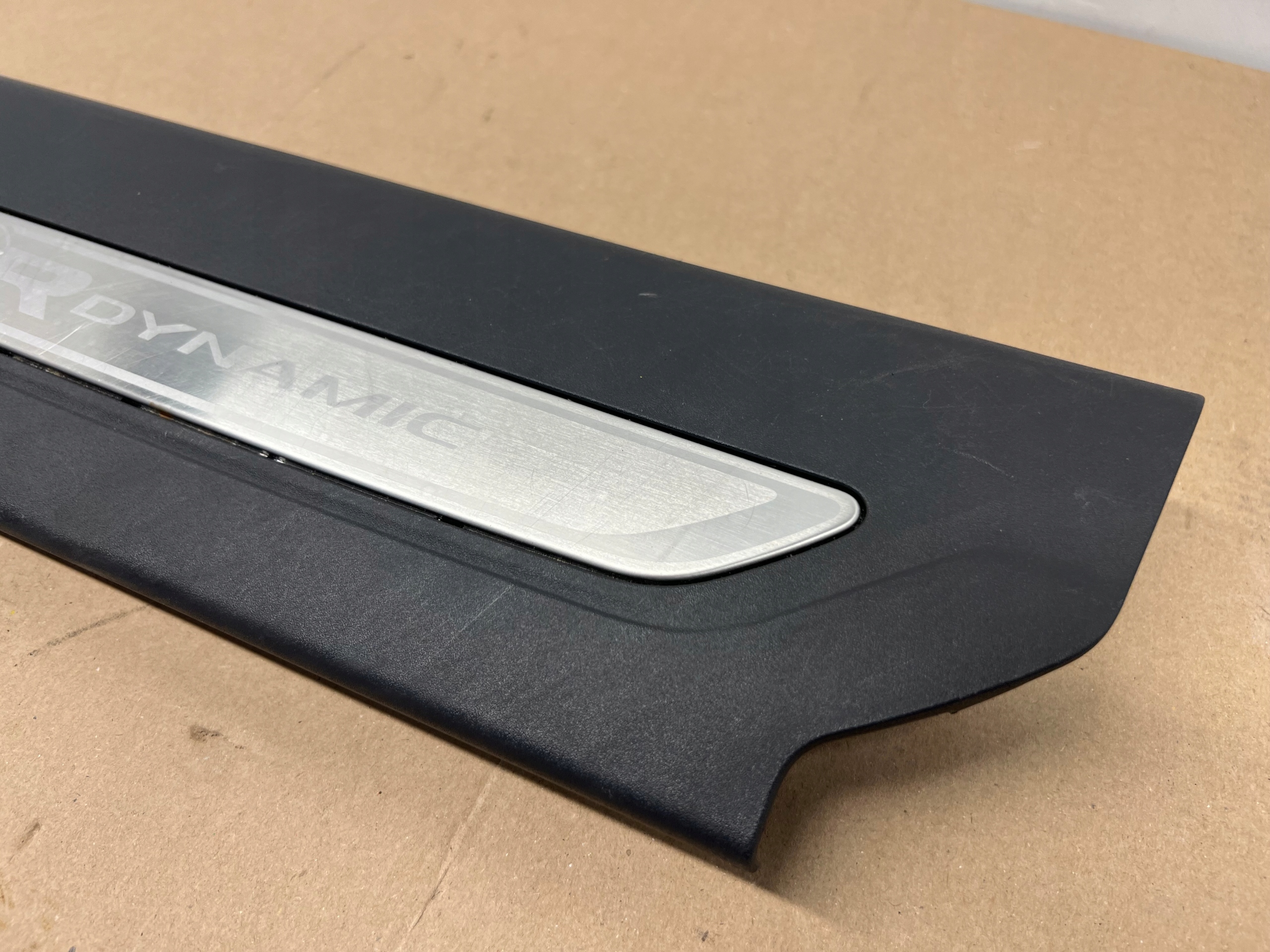 Range Rover Velar moulding cap threshold right