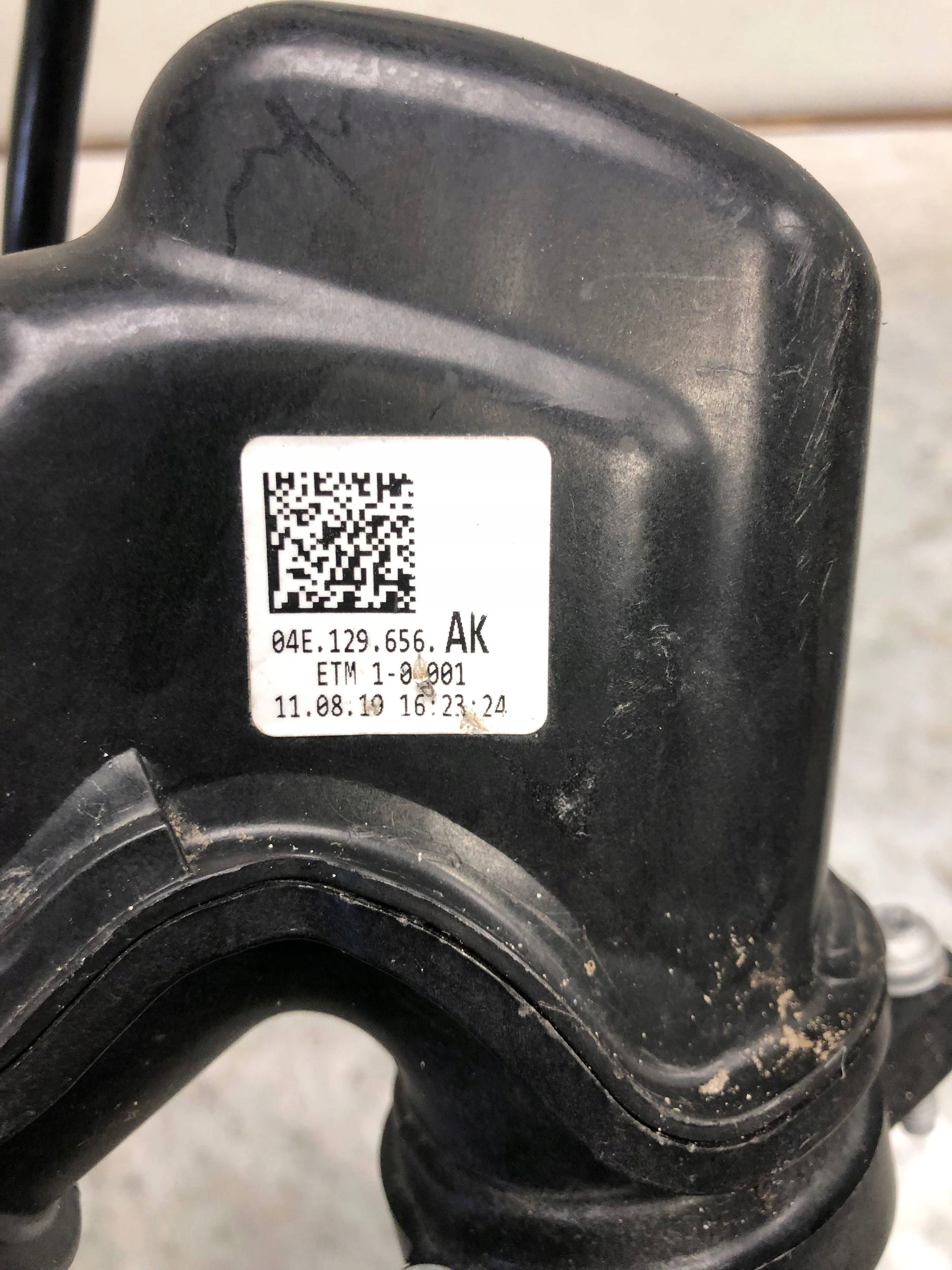 pipe air hose VW AUDI 04E129656AK 04E133366DJ