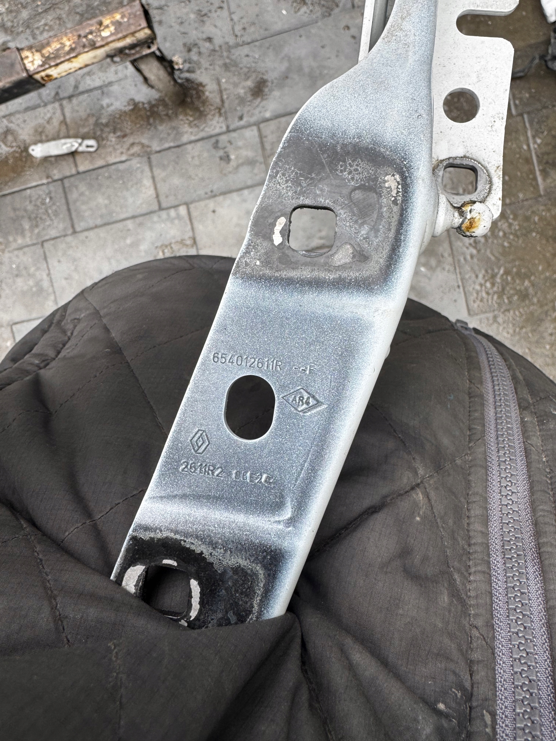 52R. hinge bonnets RENAULT AUSTRAL 654012611R