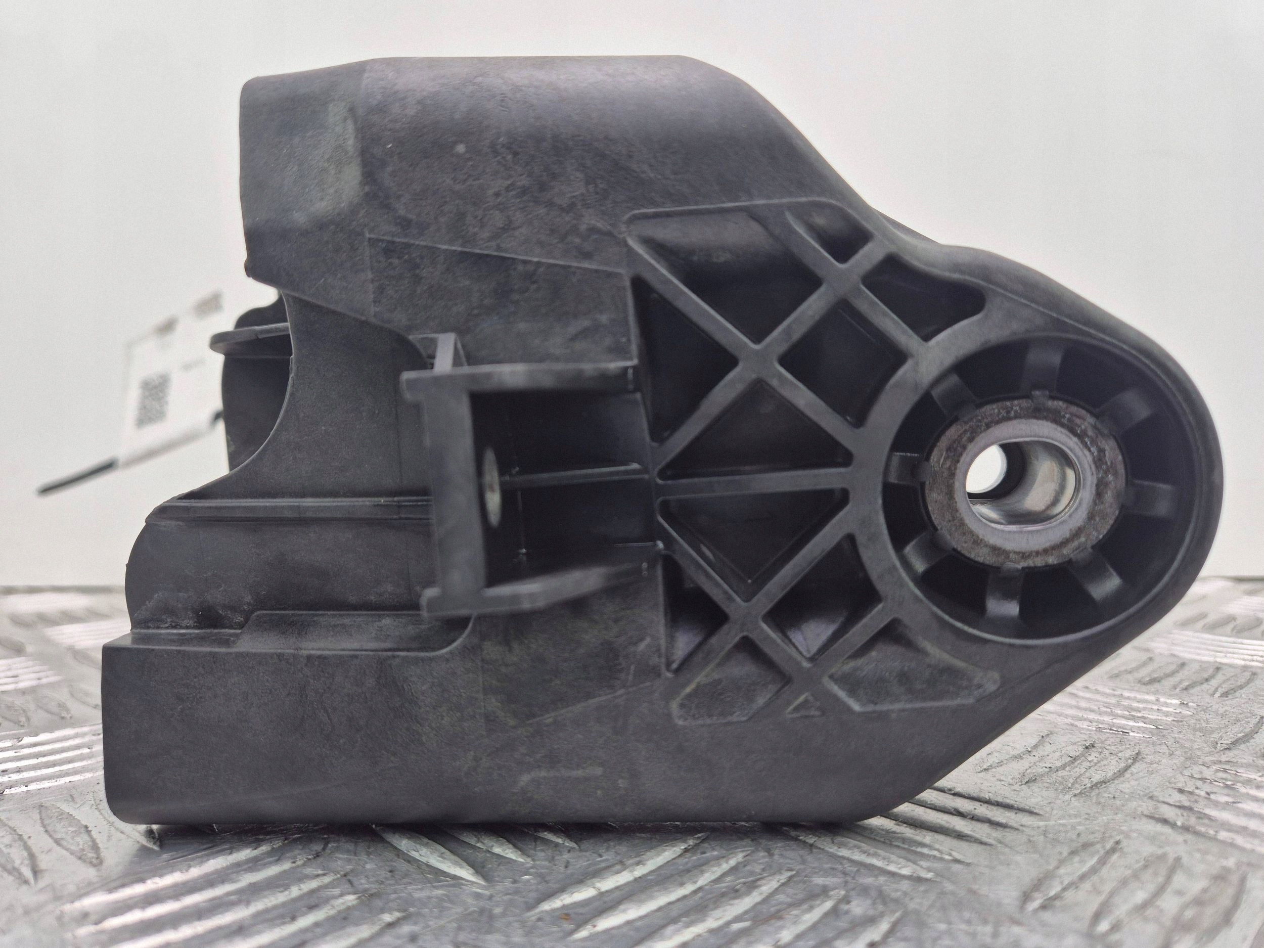 engine mount left MERCEDES C220d W205 A6542232200 OM654
